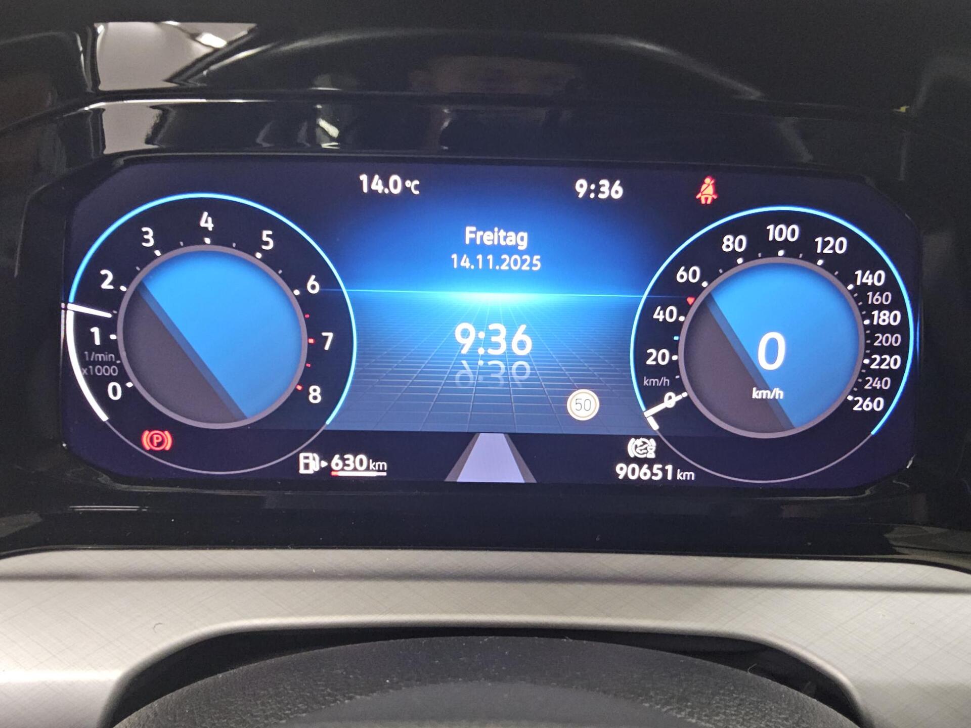 Volkswagen Golf-8 Var. 1.5 TSI Life Navi LED AID  PDC SHZ 8