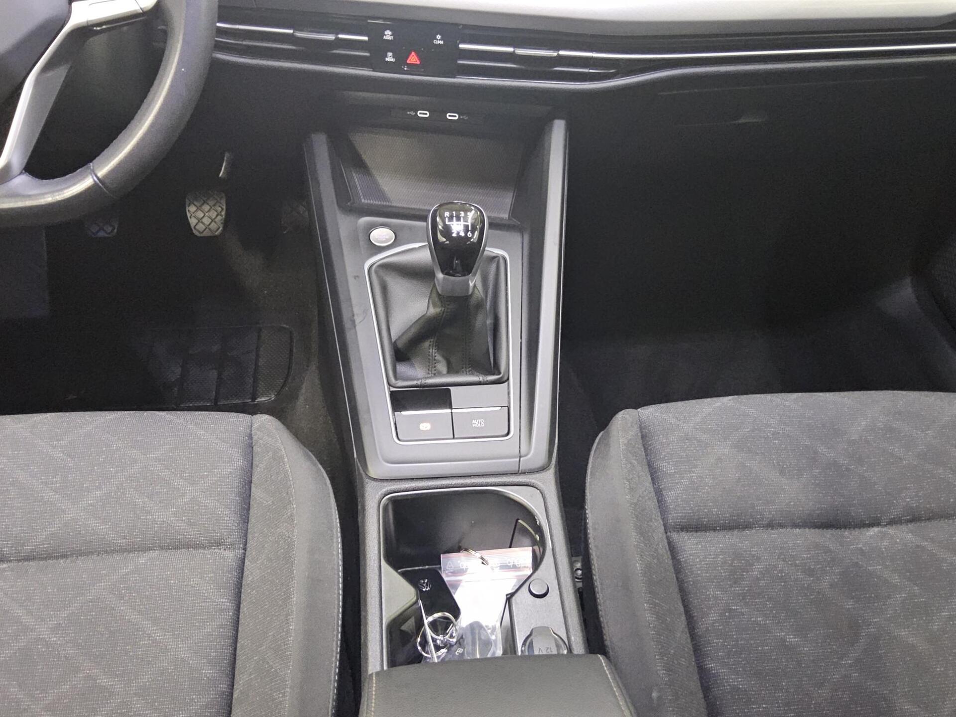 Volkswagen Golf-8 Var. 1.5 TSI Life Navi LED AID  PDC SHZ 6