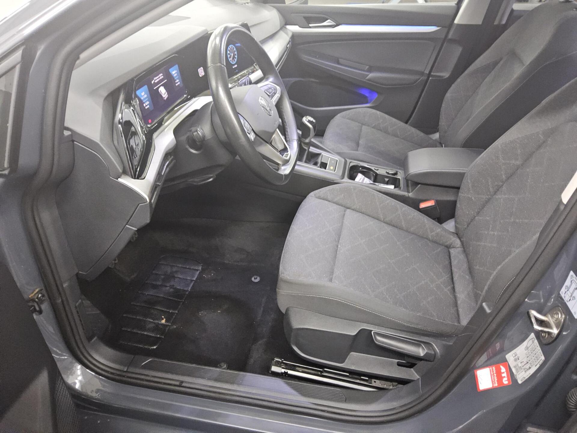 Volkswagen Golf-8 Var. 1.5 TSI Life Navi LED AID  PDC SHZ 9