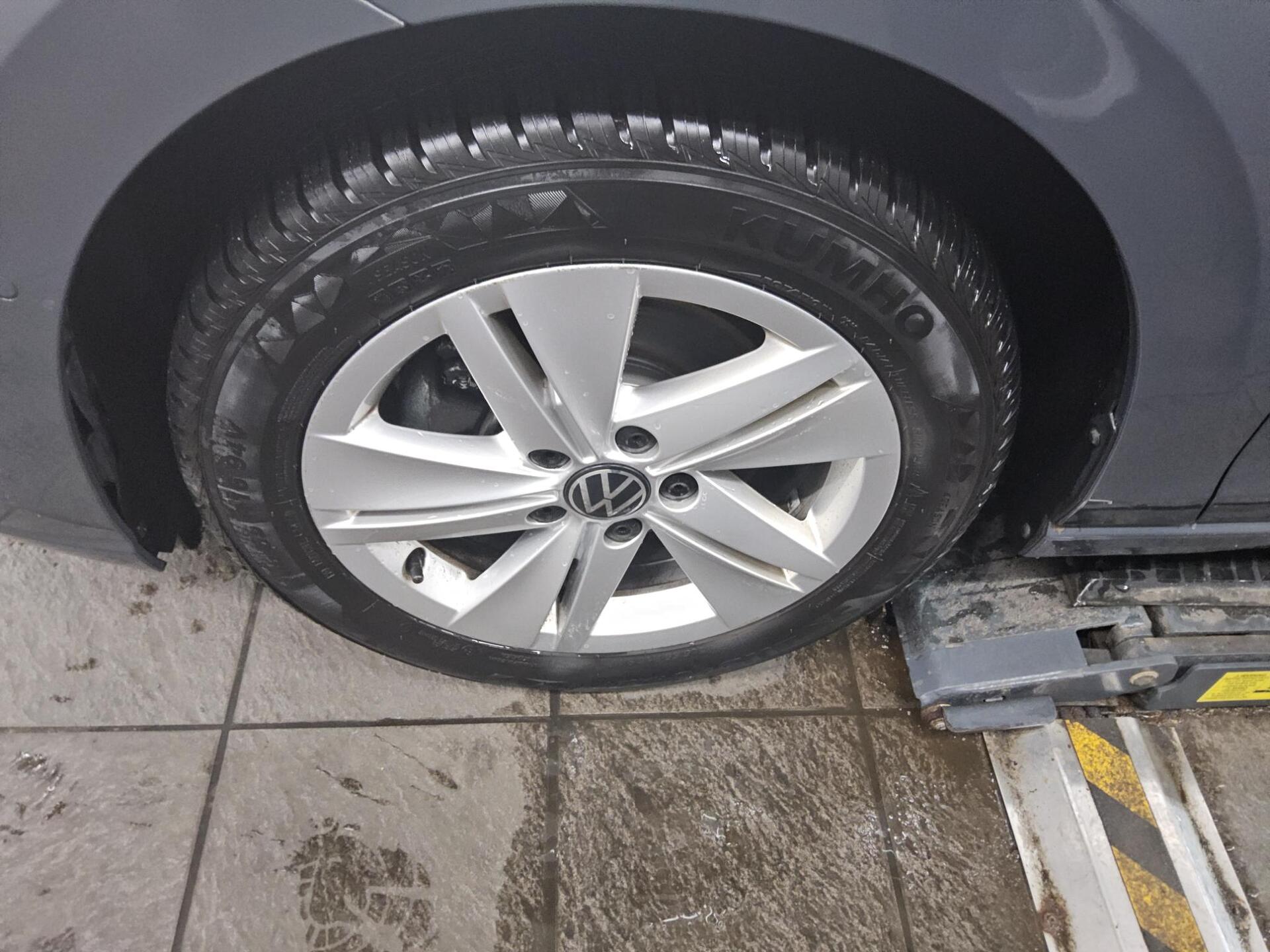 Volkswagen Golf-8 Var. 1.5 TSI Life Navi LED AID  PDC SHZ 11