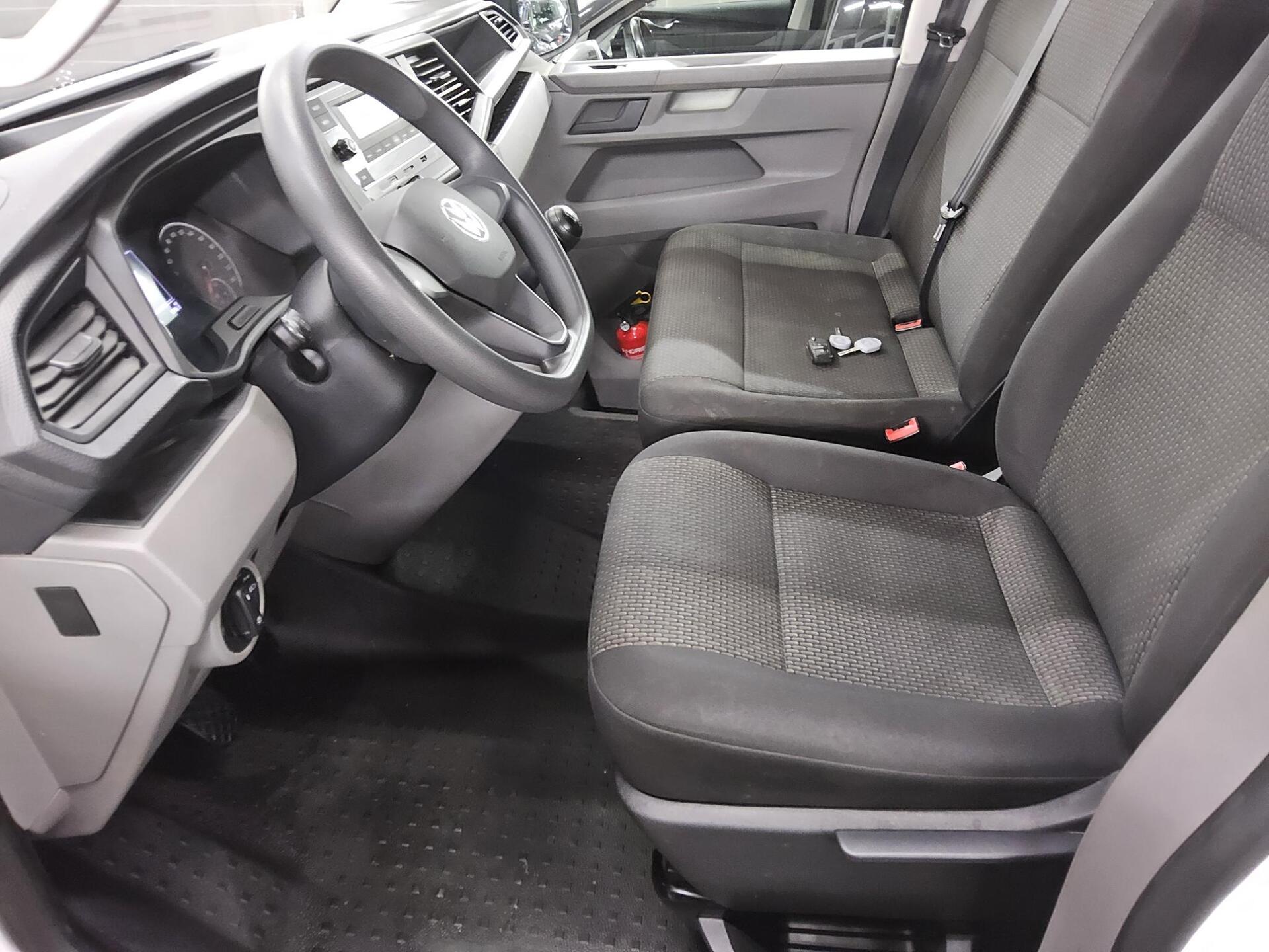 Volkswagen T6.1 Kombi 2.0 TDI 9-Sitze Klima PDC 8