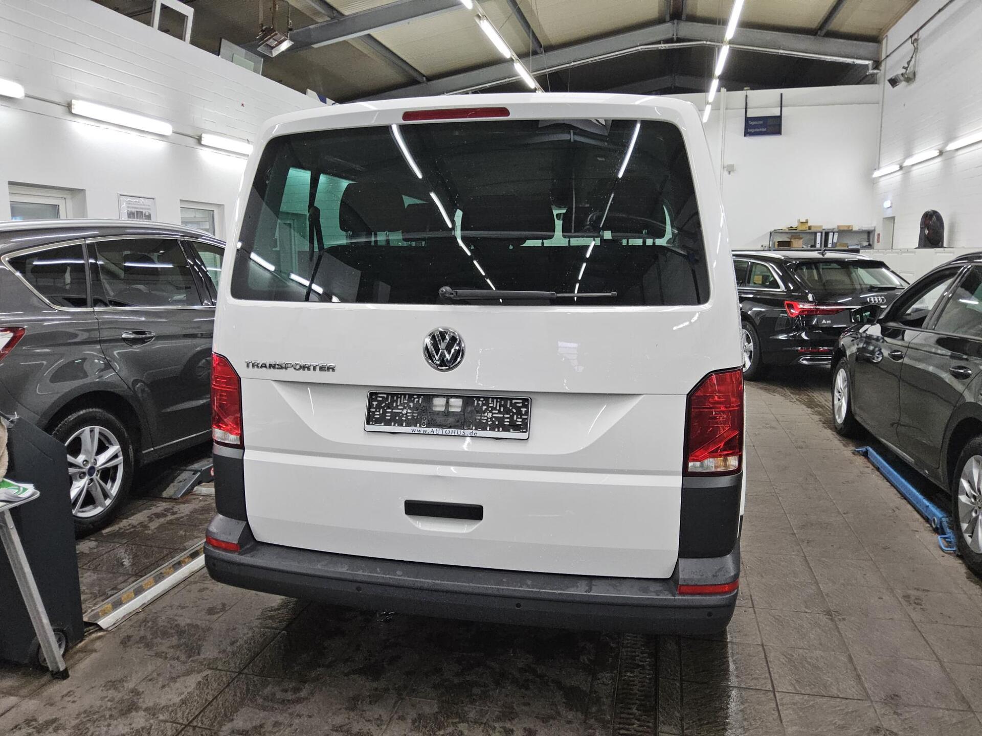 Volkswagen T6.1 Kombi 2.0 TDI 9-Sitze Klima PDC 12