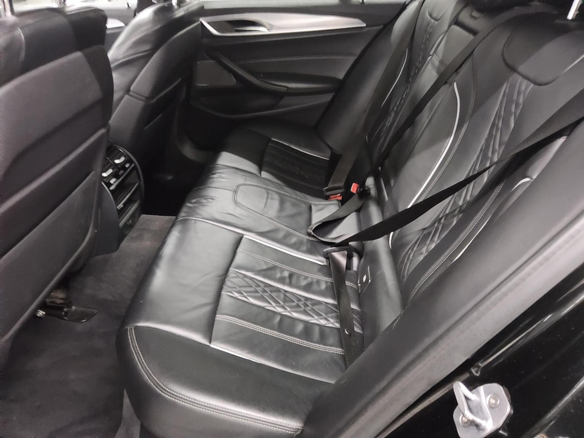 BMW 530dA Touring Luxury-Line Navi LED Pano H-K RFK 13