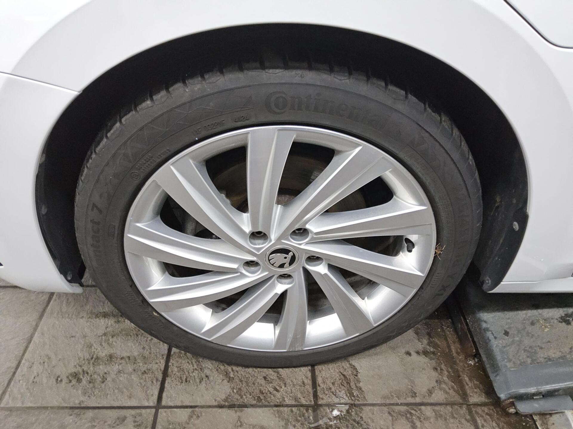 Skoda Octavia Kombi 1.4 TSI Style Navi LED RFK ACC vc 11