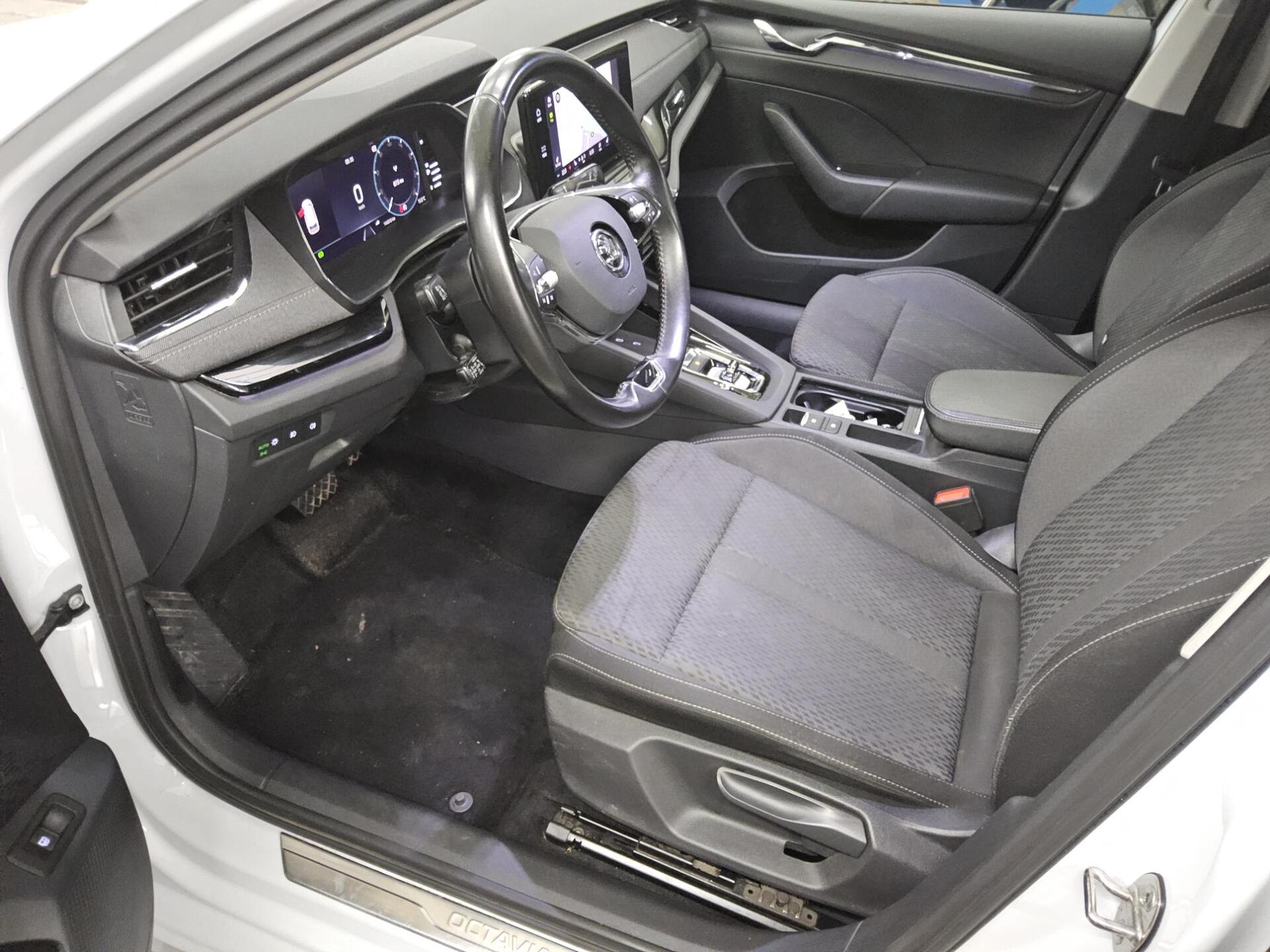 Skoda Octavia Kombi 1.4 TSI Style Navi LED RFK ACC vc 9