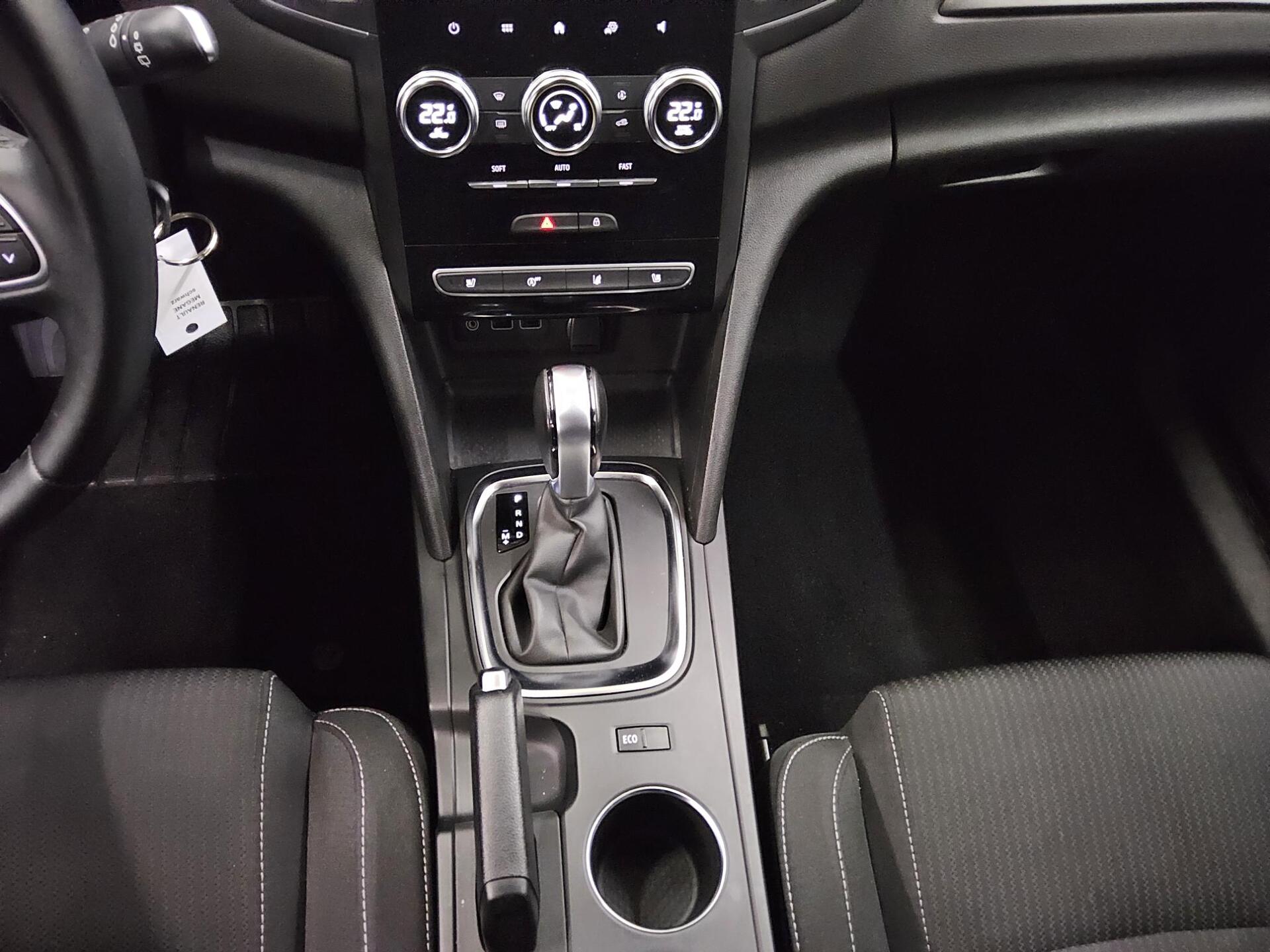 Renault Megane Grandtour 1.5 AHK LED PDC Shz Tempomat 6