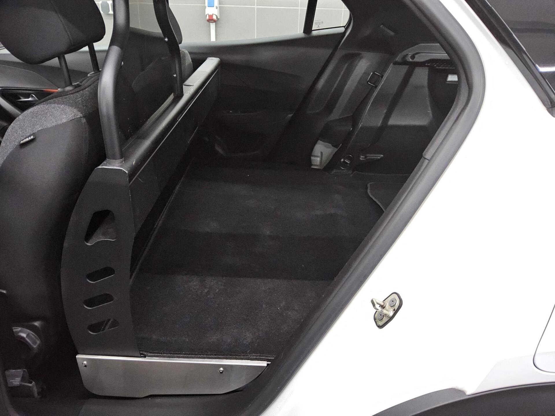 Peugeot 2008 1.5 BlueHDI Active Navi LED AHK Shz PDC DAB 12