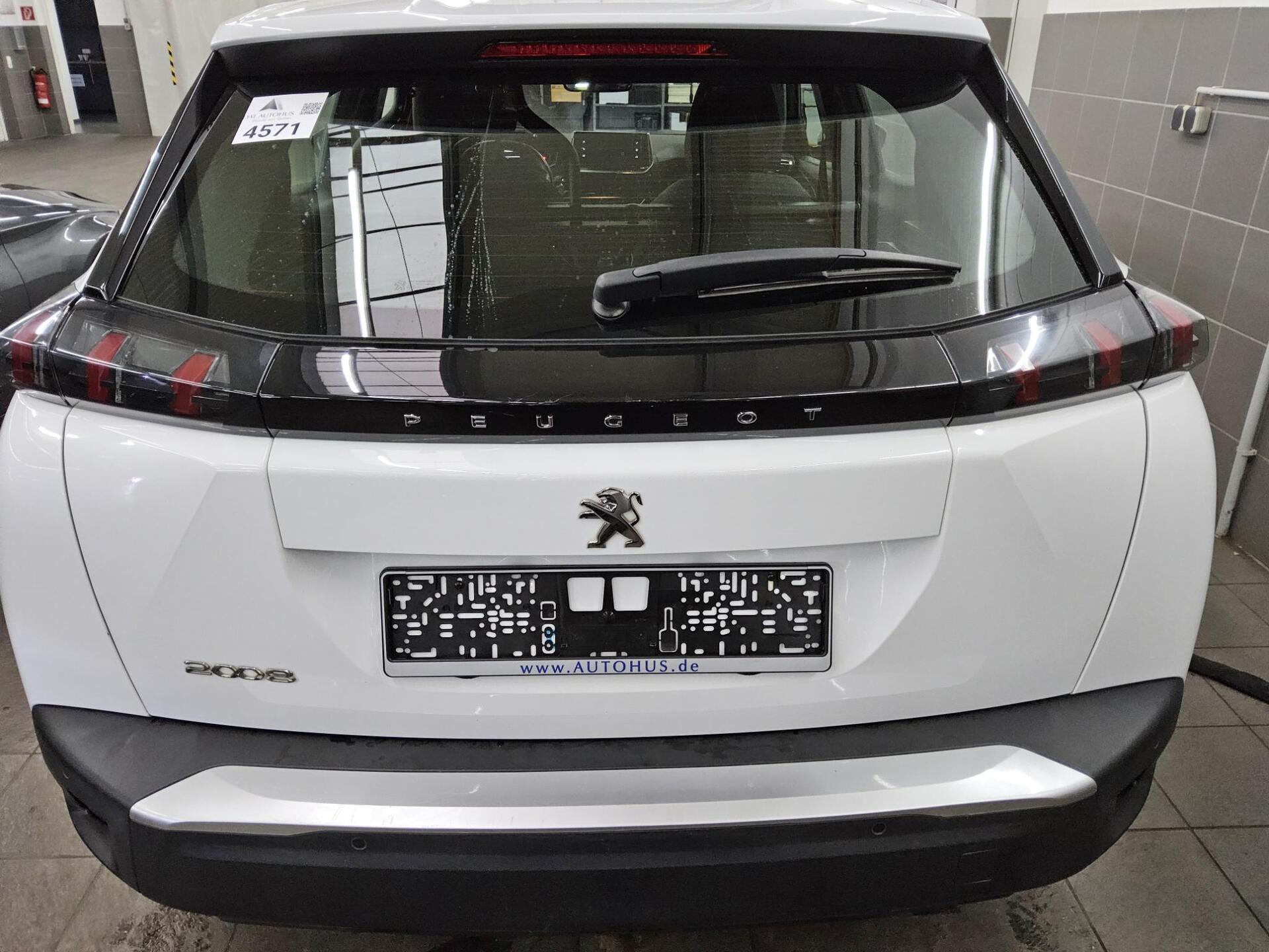 Peugeot 2008 1.5 BlueHDI Active Navi LED AHK Shz PDC DAB 10