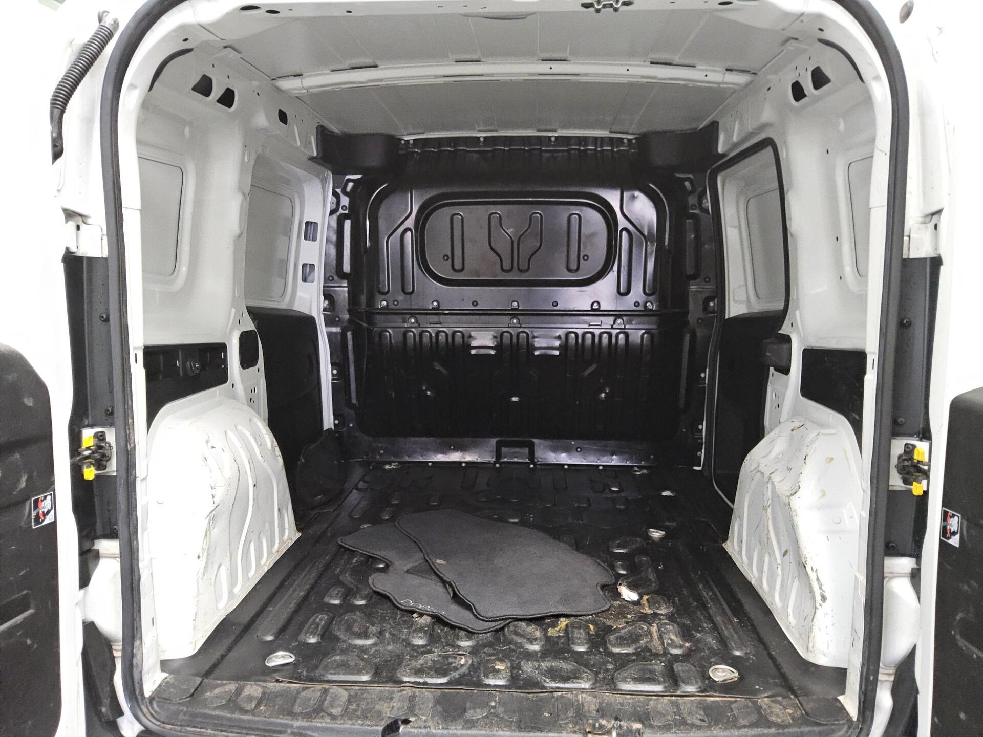 Fiat Doblo Cargo 1.3 Multijet 2-Sitze PDC Tempo Klima 11