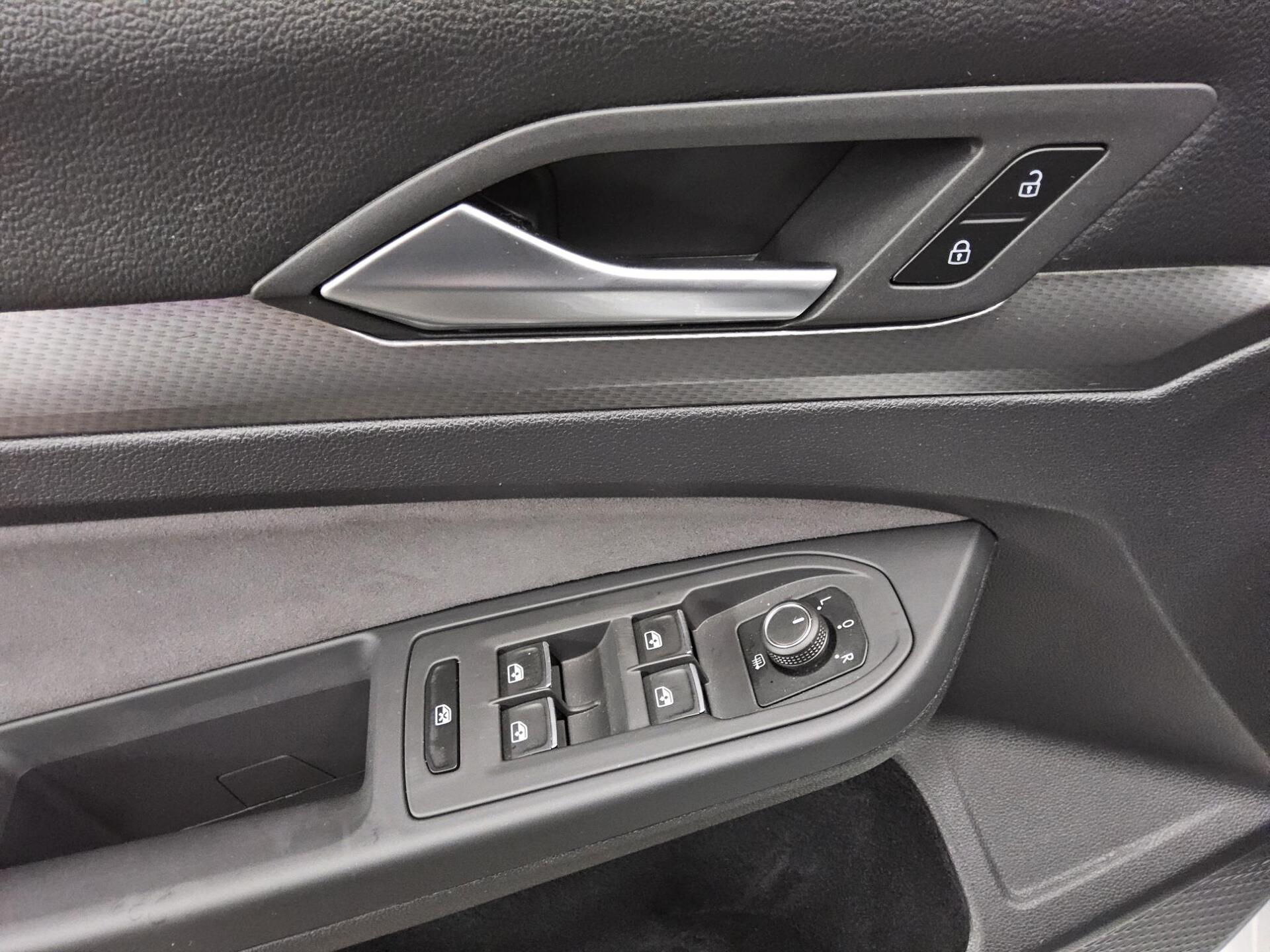 Volkswagen Golf-8 Alltrack 2.0 TDI 4M Navi Matrix Pano H-K 10