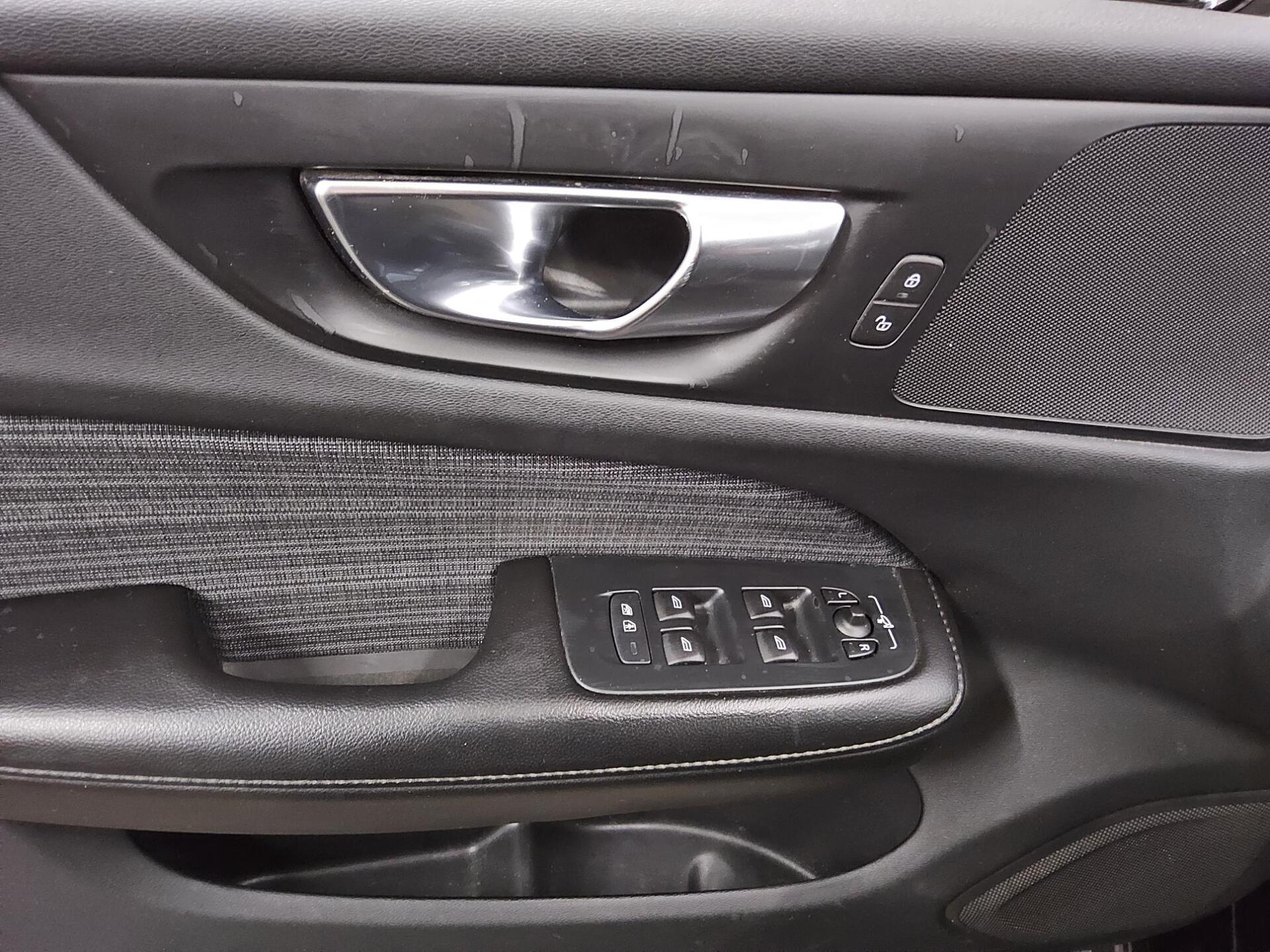 Volvo V60 B3 Essential Navi LED RFK 4xShz PDC 10