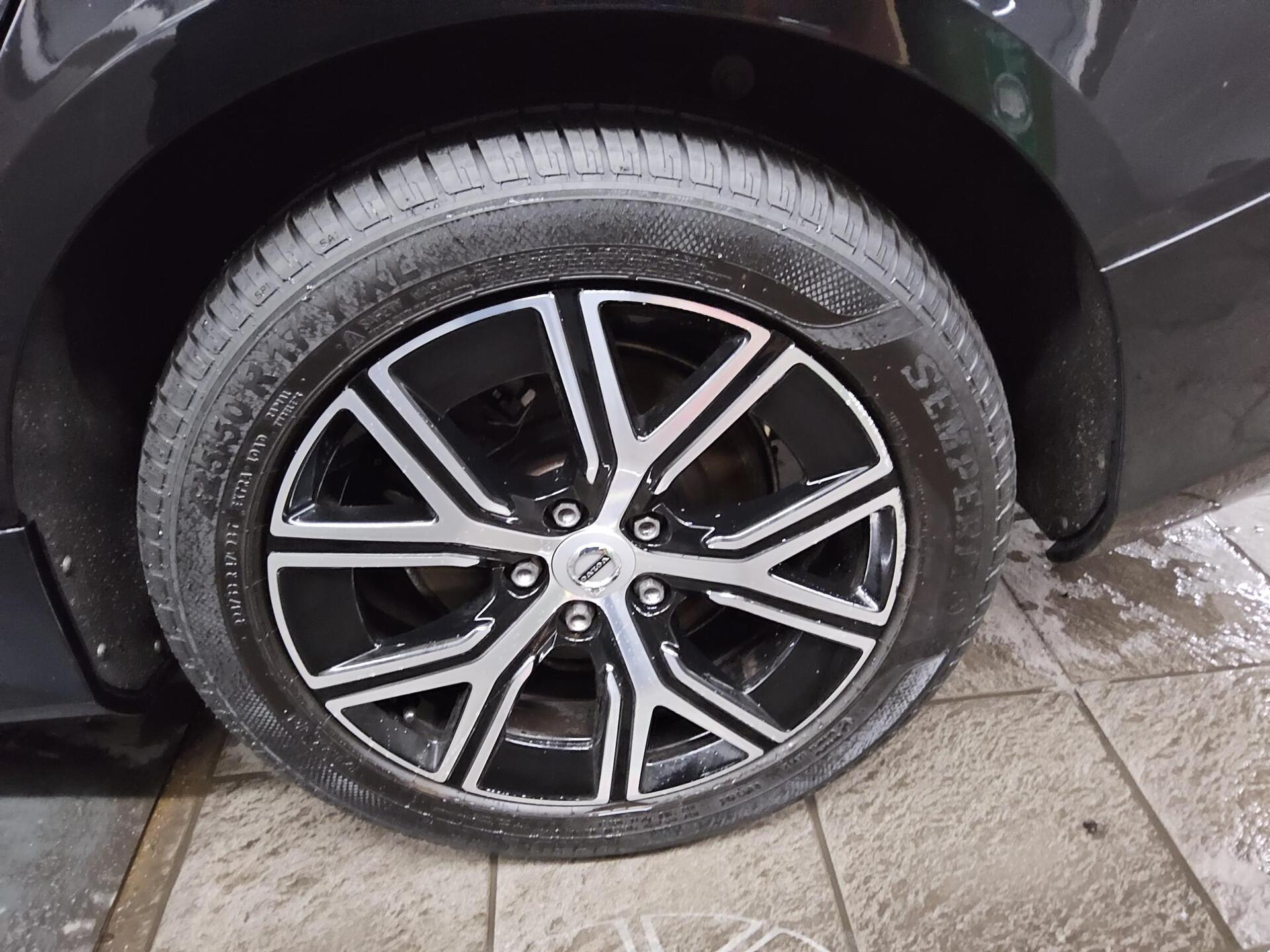 Volvo V60 B3 Essential Navi LED RFK 4xShz PDC 11