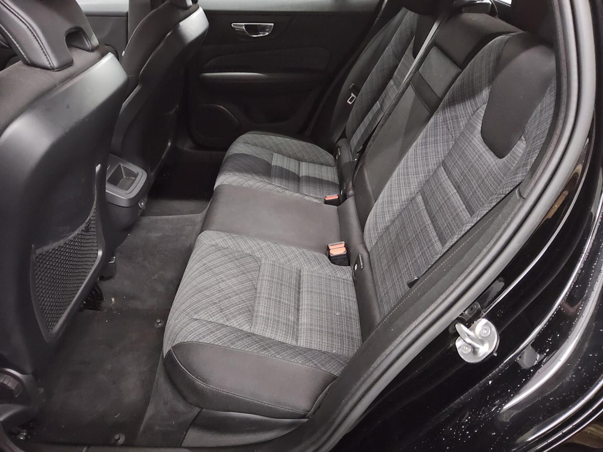 Volvo V60 B3 Essential Navi LED RFK 4xShz PDC 13