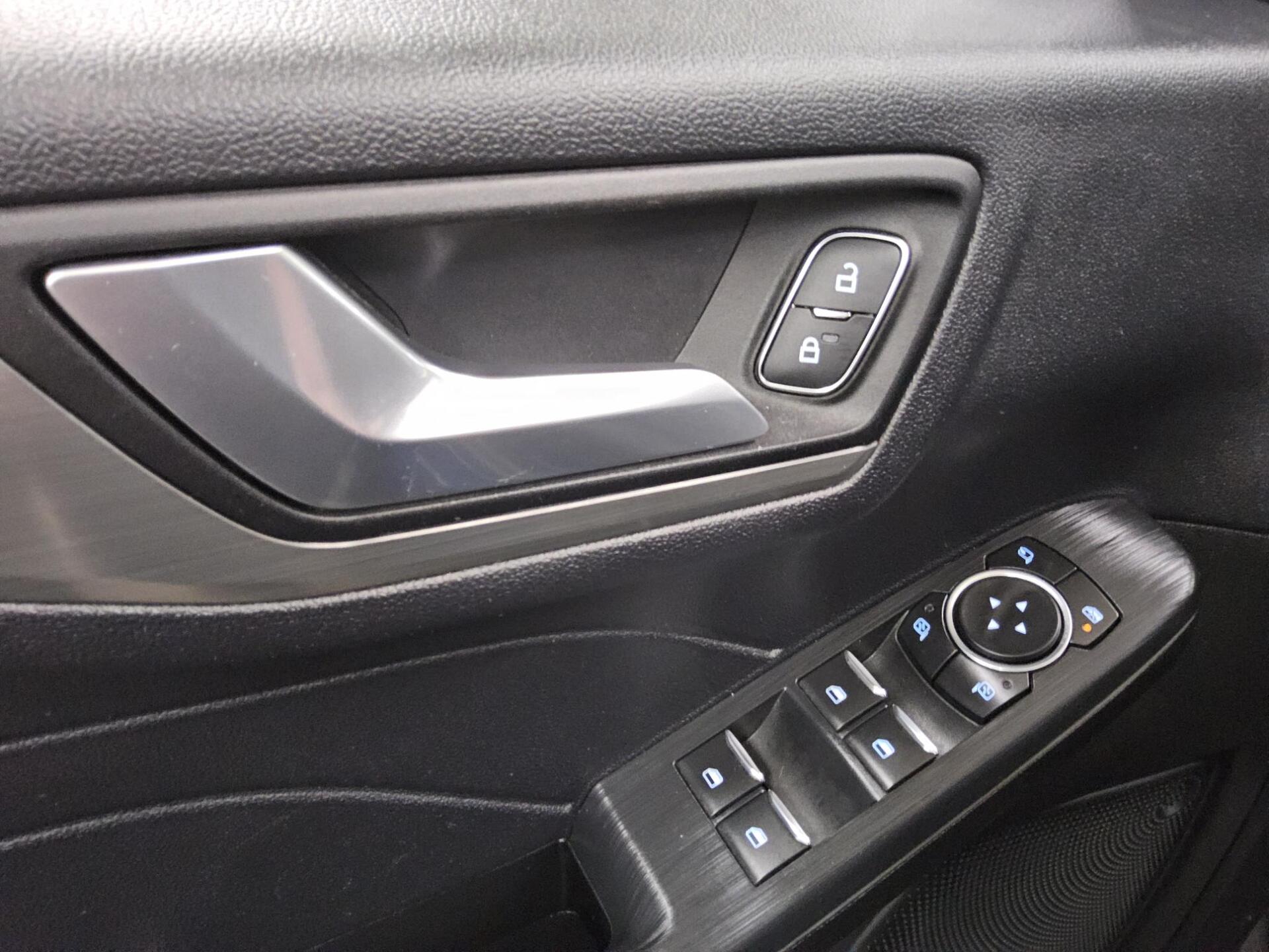 Ford Kuga 2.0 EB Titanium Navi LED Pano HuD DigiTacho 10