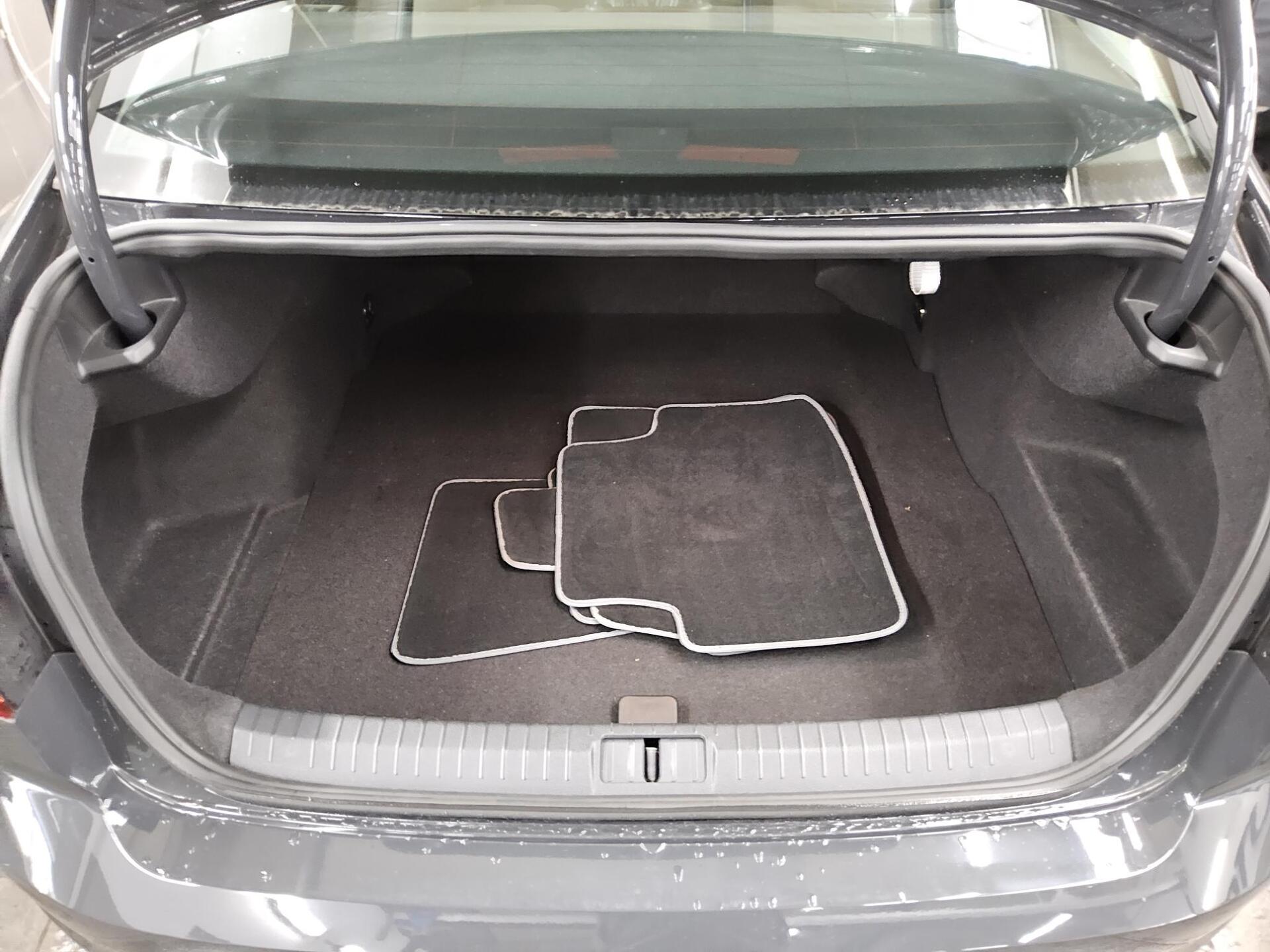 Volkswagen Passat 1.5 TSI Navi LED RFK SHZ ACC 10