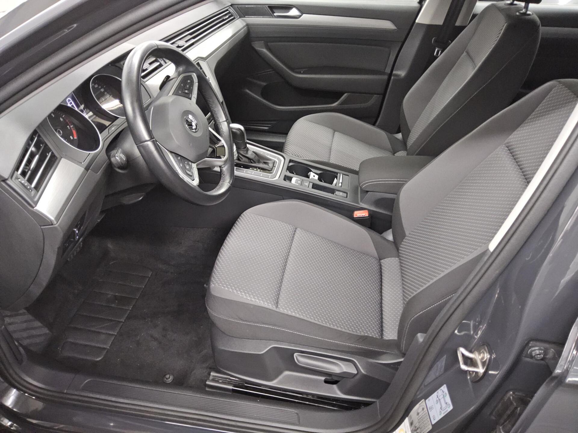 Volkswagen Passat 1.5 TSI Navi LED RFK SHZ ACC 8