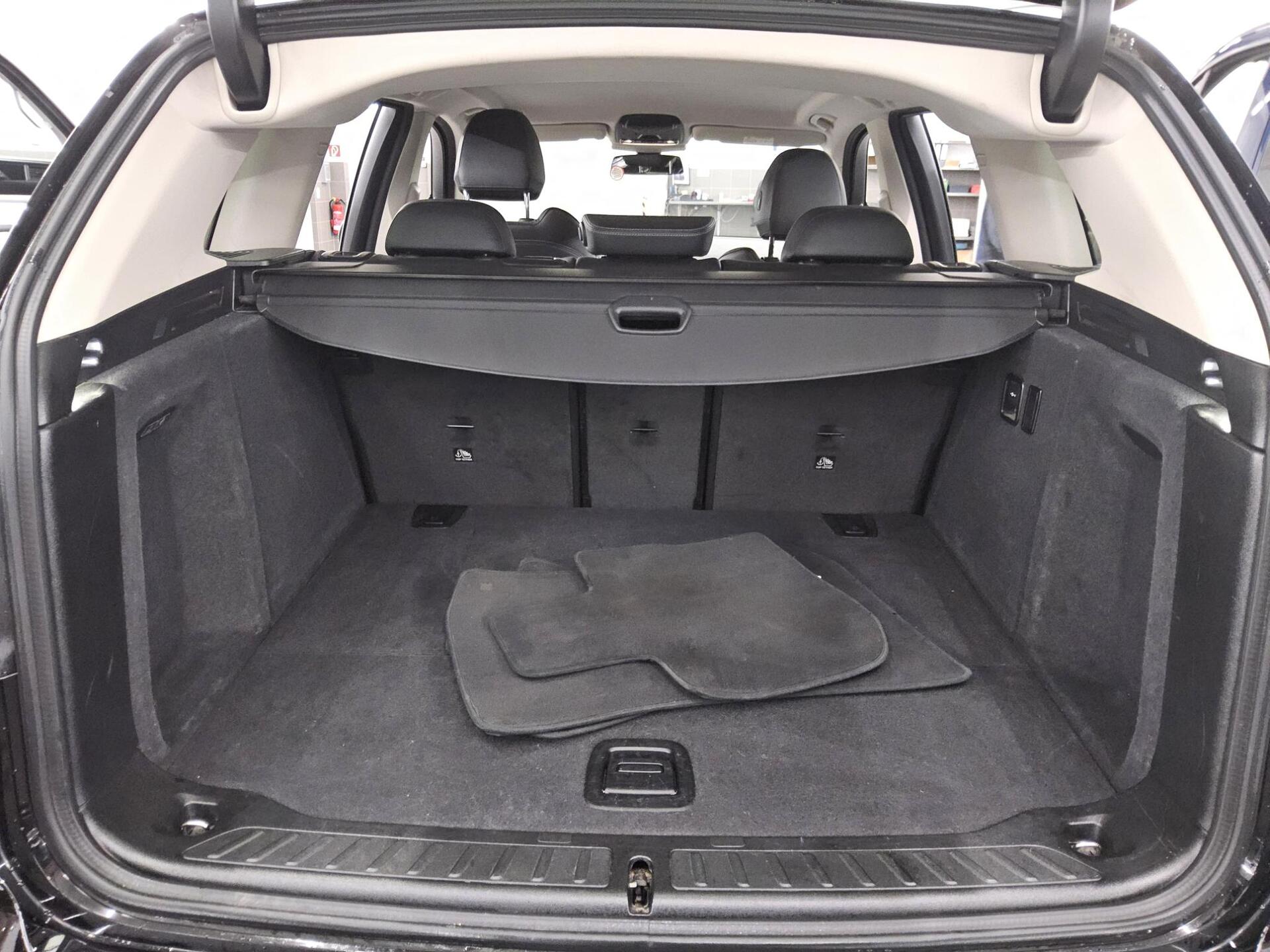 BMW X3 xDrive20d X-Line Leder Navi LED AHK ACC RFK 12