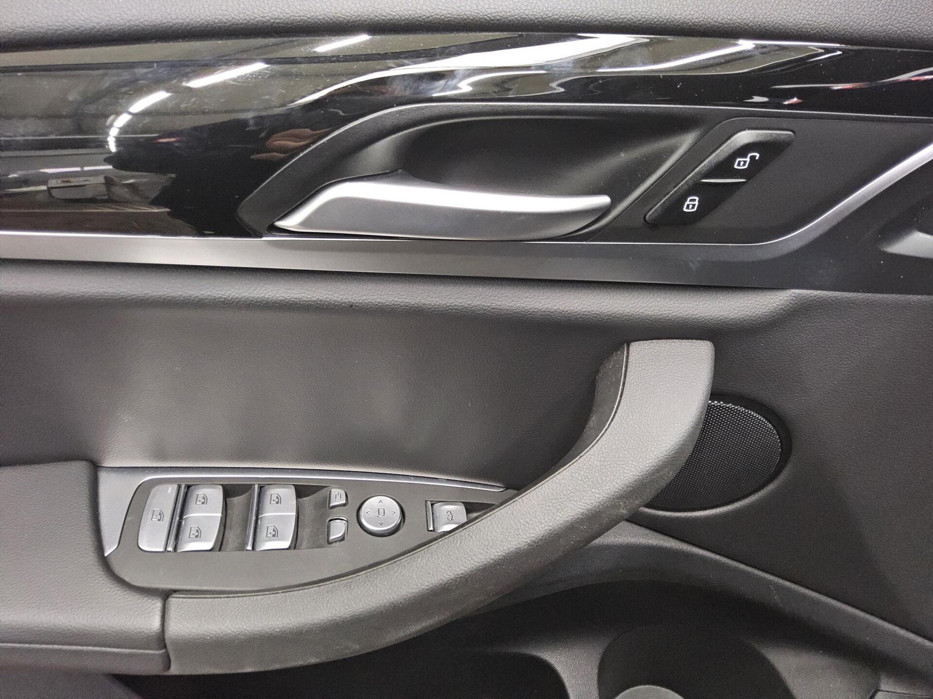 BMW X3 xDrive20d X-Line Leder Navi LED AHK ACC RFK 10