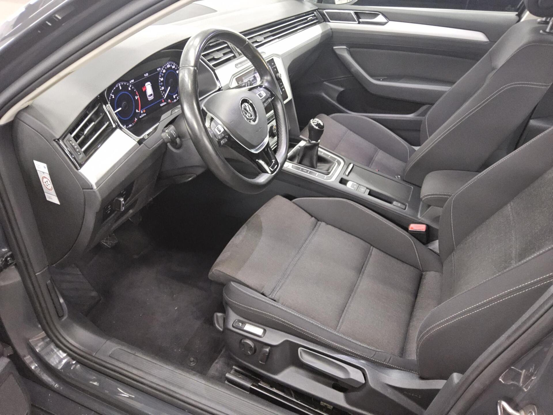 Volkswagen Passat Var. 2.0 TDI Comf. Navi LED AID RFK 4xShz 8