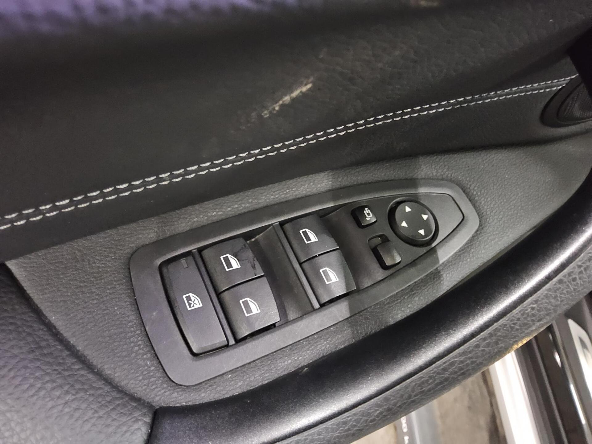 BMW X1 sDrive20d X-Line T-Leder Navi LED HiFi PDC 9