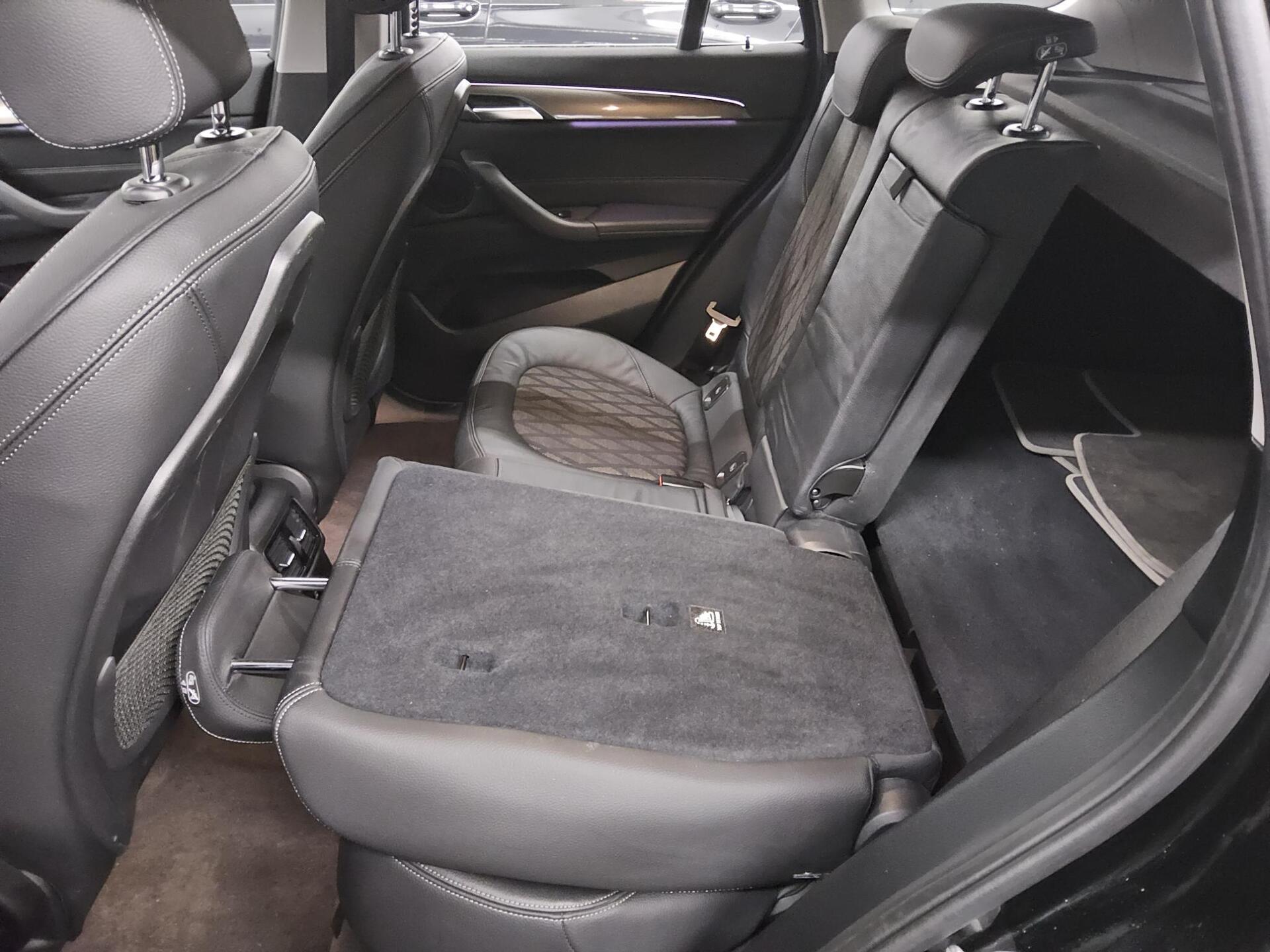 BMW X1 sDrive20d X-Line T-Leder Navi LED HiFi PDC 12