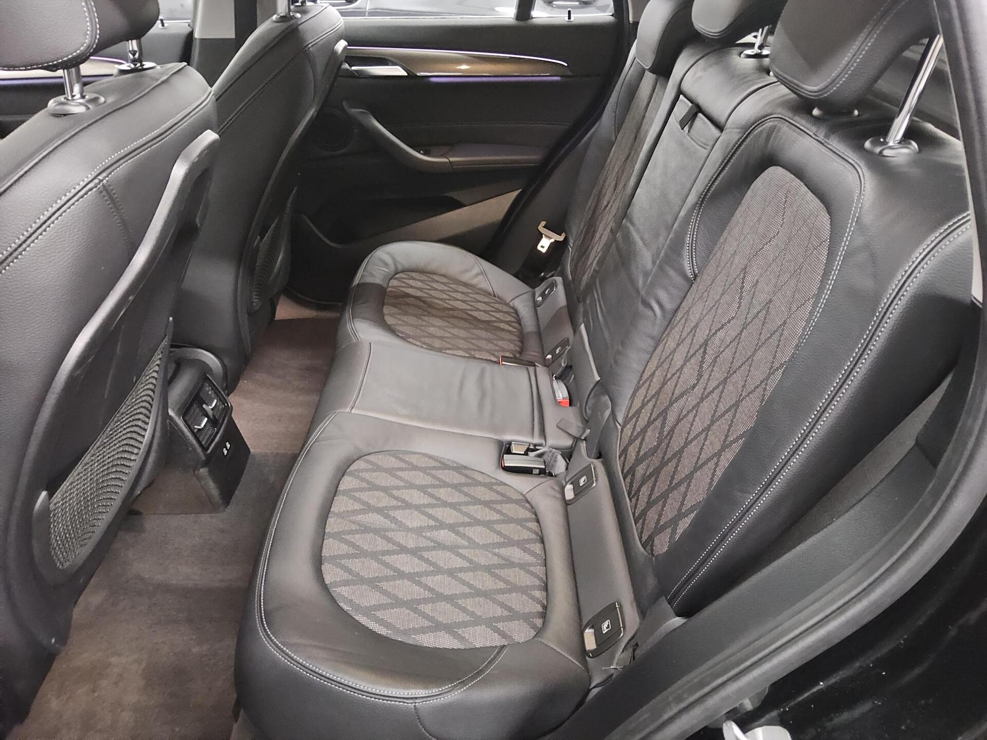 BMW X1 sDrive20d X-Line T-Leder Navi LED HiFi PDC 13