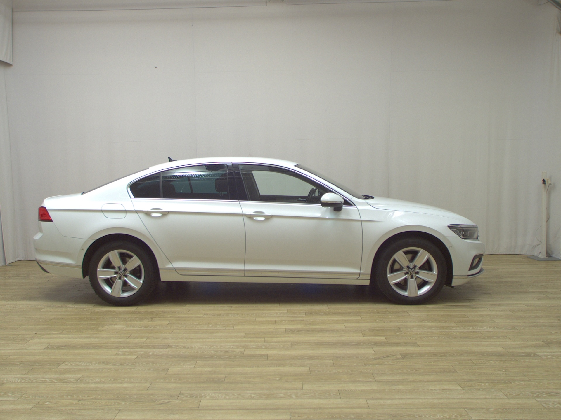 Volkswagen Passat 1.5 TSI Elegance Matrix-LED Navi Kamera