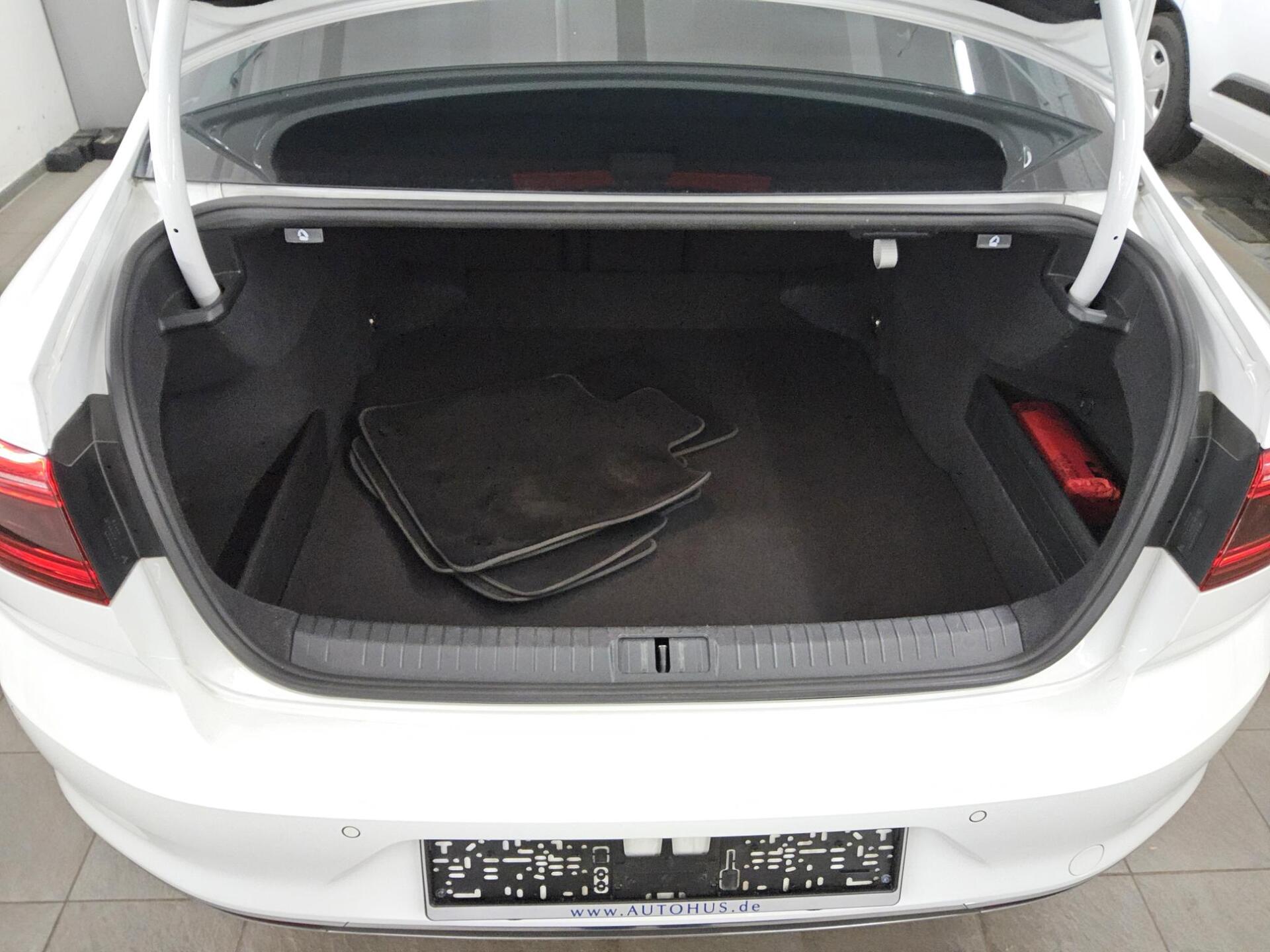 Volkswagen Passat 1.5 TSI Elegance Matrix-LED Navi Kamera 11