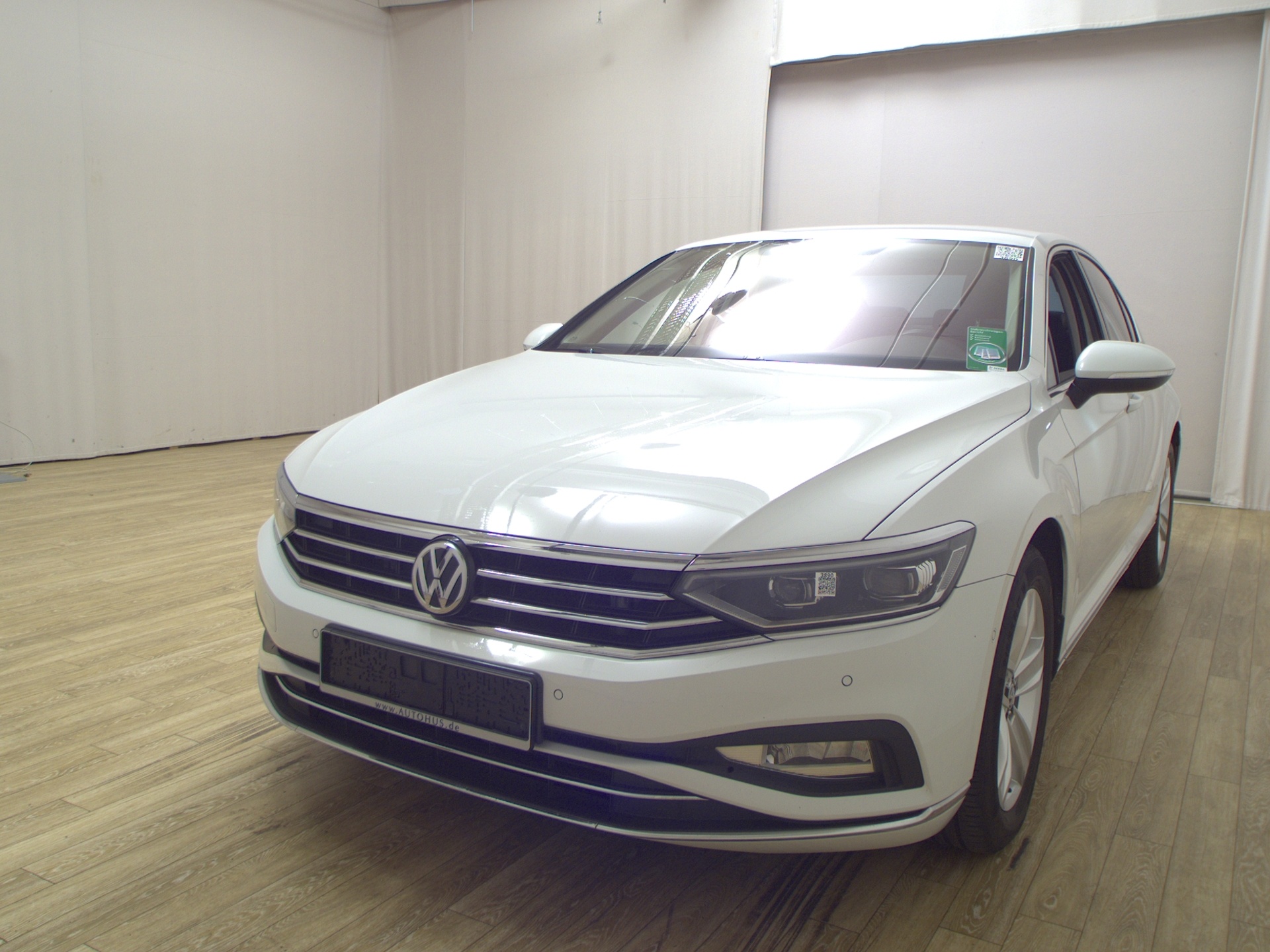 Volkswagen Passat 1.5 TSI Elegance Matrix-LED Navi Kamera 2