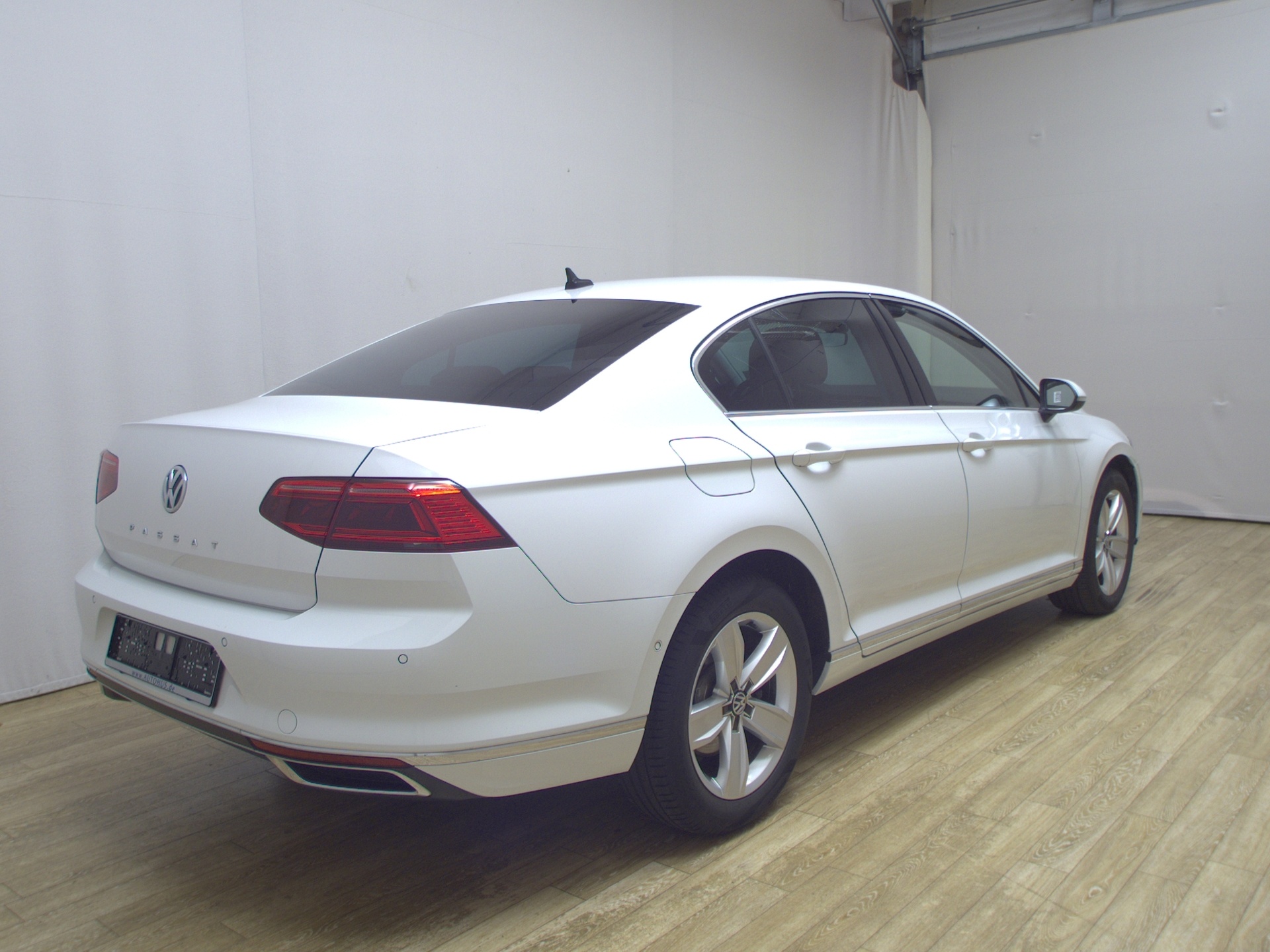 Volkswagen Passat 1.5 TSI Elegance Matrix-LED Navi Kamera 4