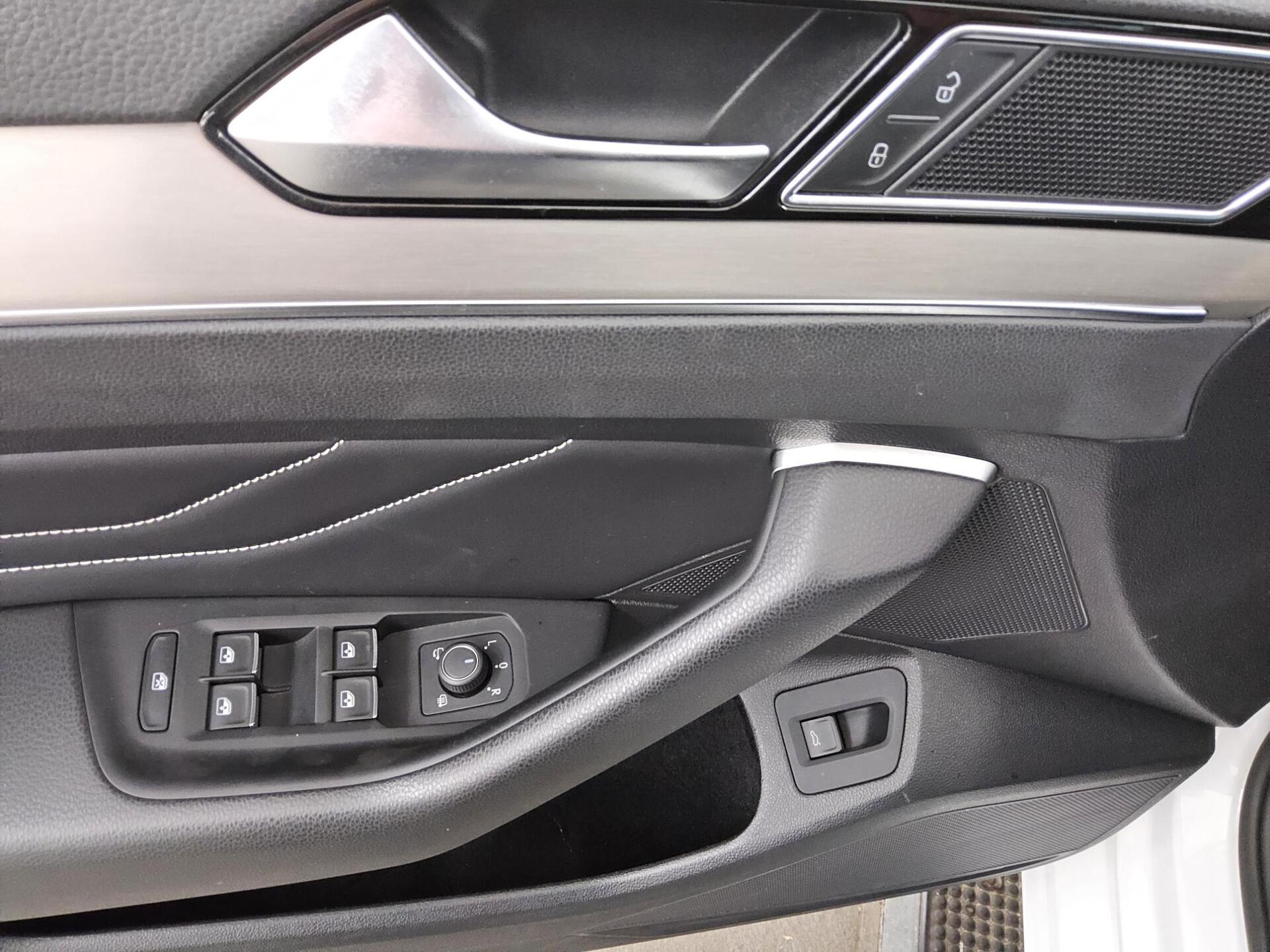 Volkswagen Passat 1.5 TSI Elegance Matrix-LED Navi Kamera 9