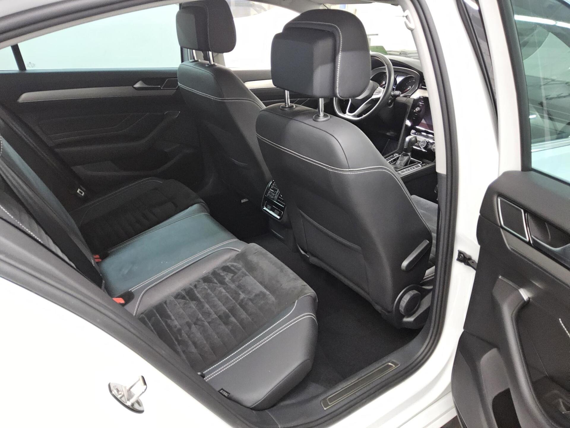 Volkswagen Passat 1.5 TSI Elegance Matrix-LED Navi Kamera 13