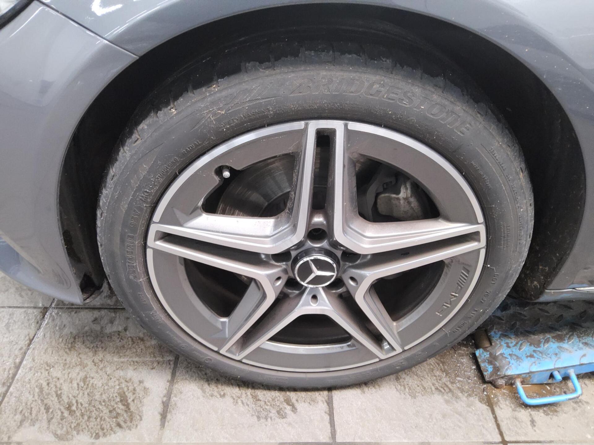 Mercedes-Benz C 300 Avantgarde Airm. Navi Multibeam GSD StHzg 10