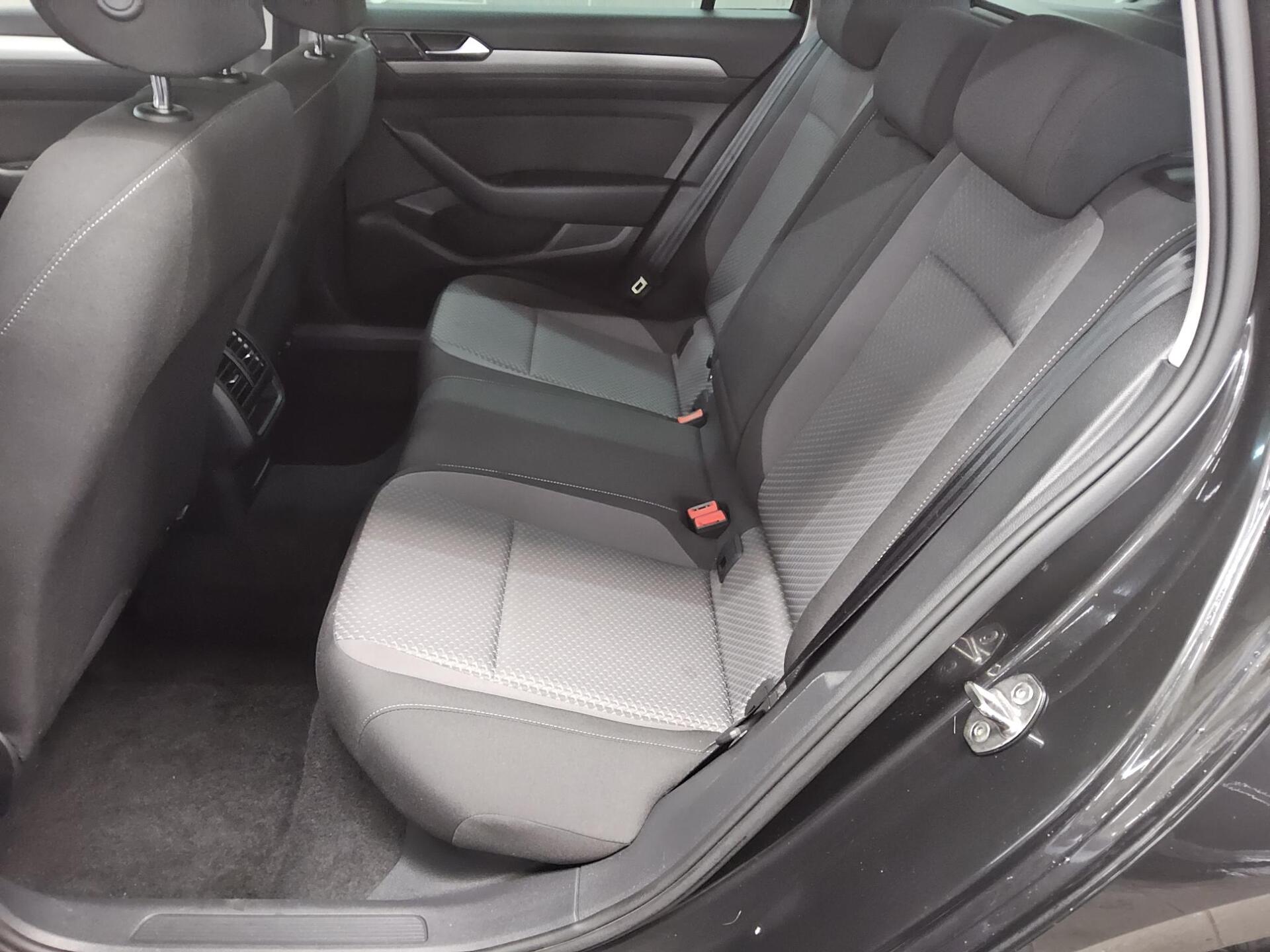 Volkswagen Passat Var. 2.0 TDI Navi LED ACC Shz Kamera 13