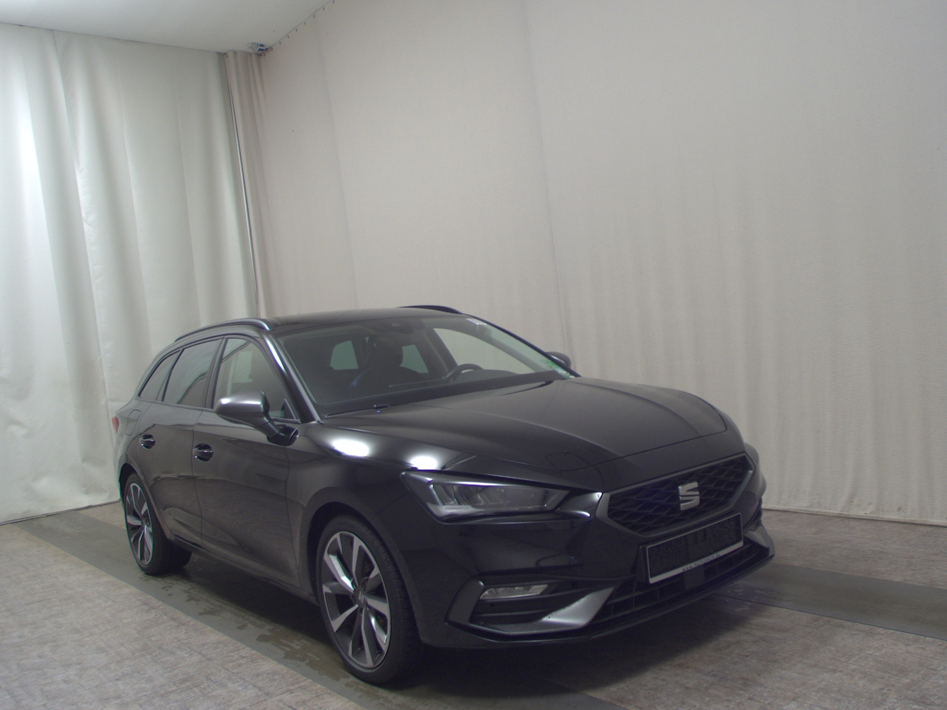 Seat Leon Sportstourer 1.5 eTSI FR AHK Navi vc RfK 3