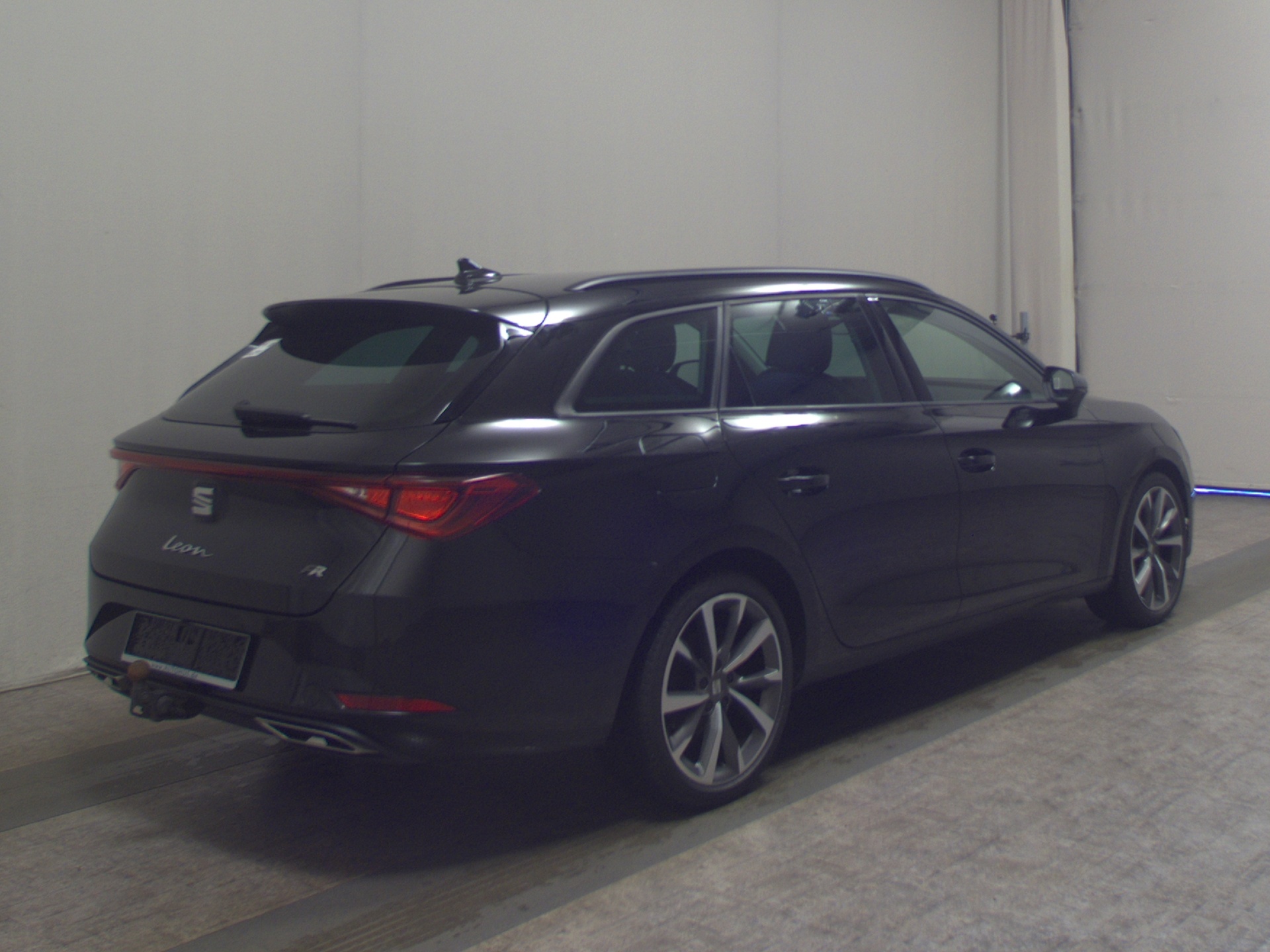 Seat Leon Sportstourer 1.5 eTSI FR AHK Navi vc RfK 4