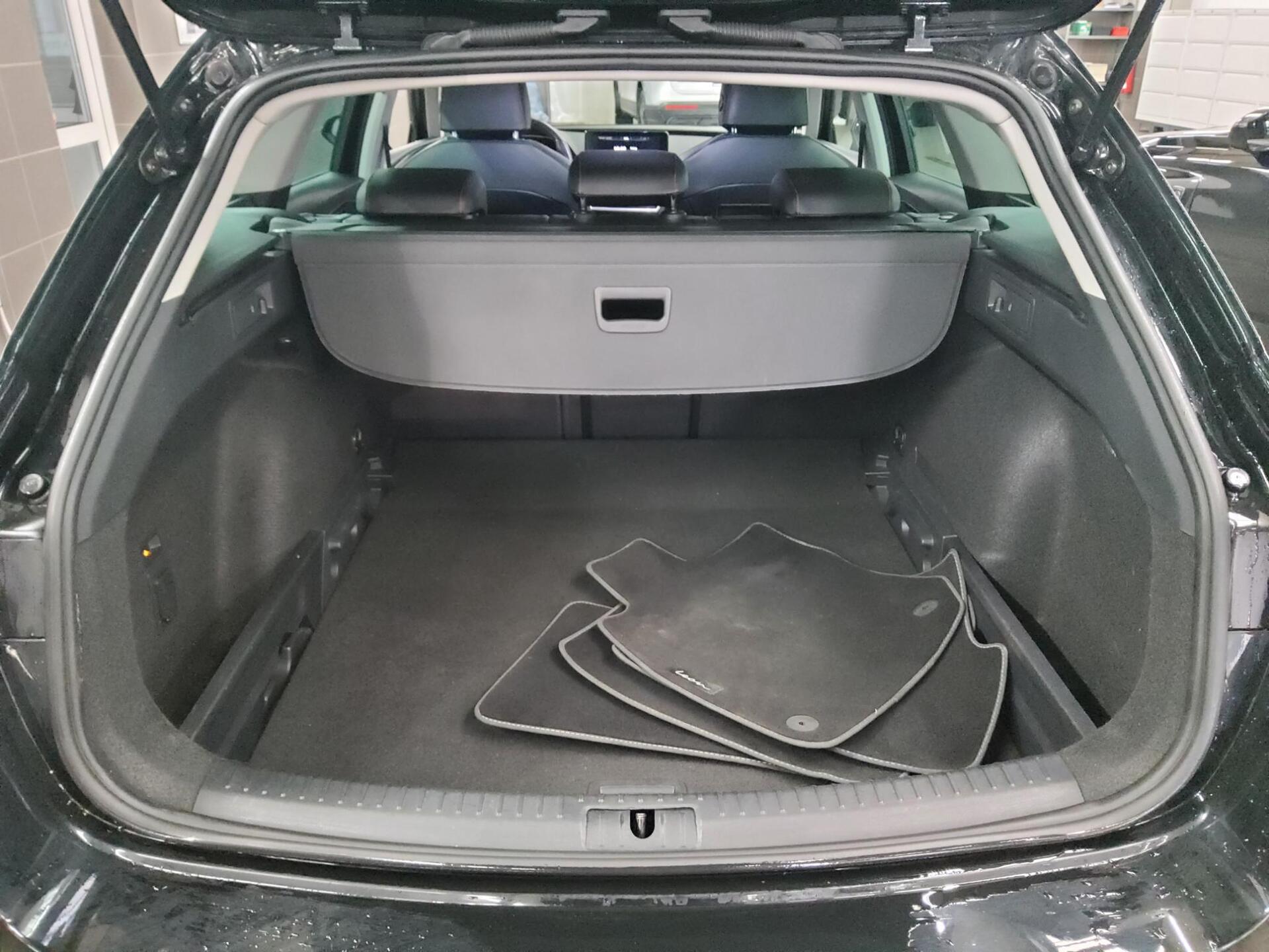 Seat Leon Sportstourer 1.5 eTSI FR AHK Navi vc RfK 13