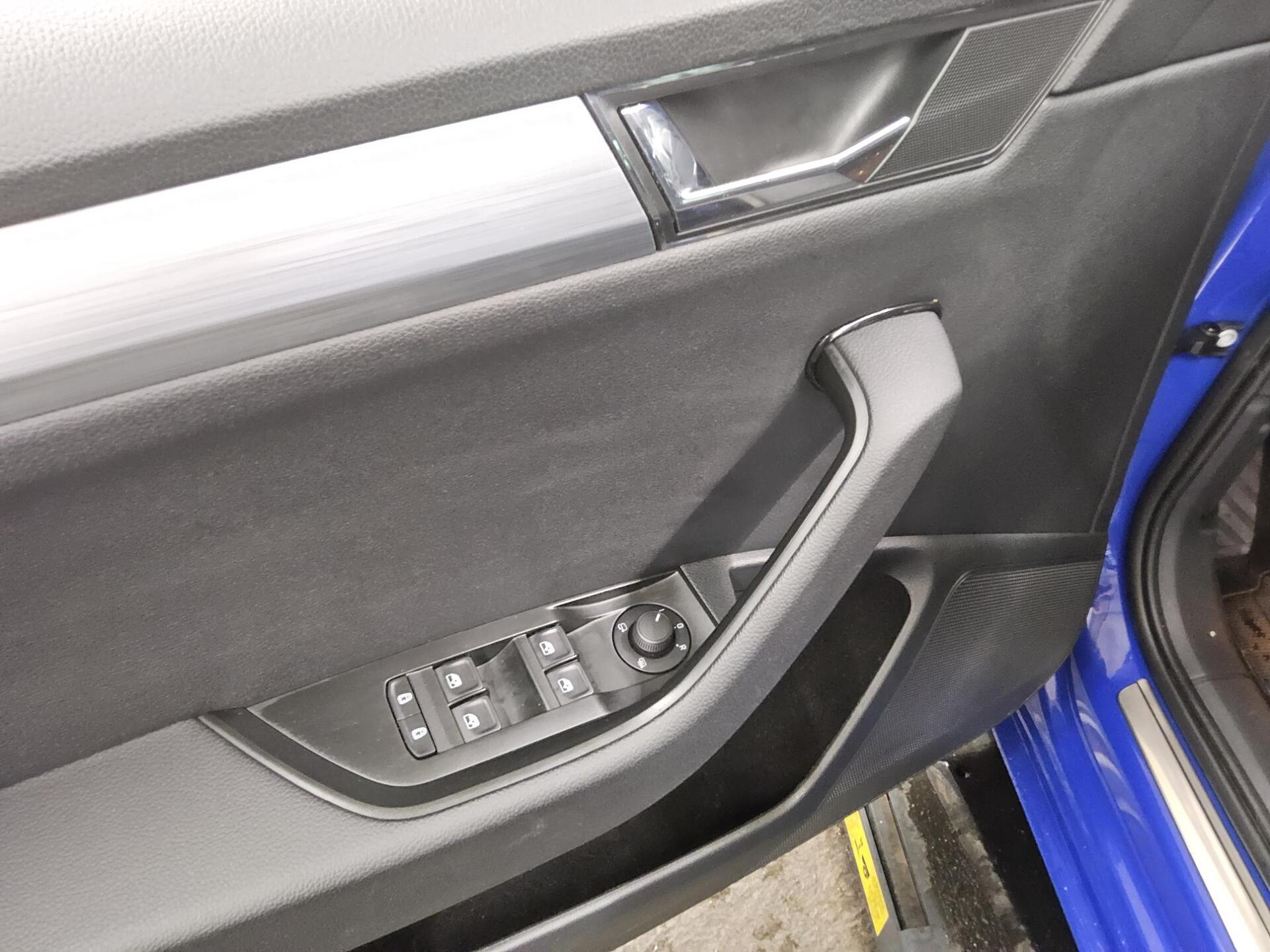 Skoda Superb Kombi 1.4 TSI iV Ambition Navi LED vc RFK 10