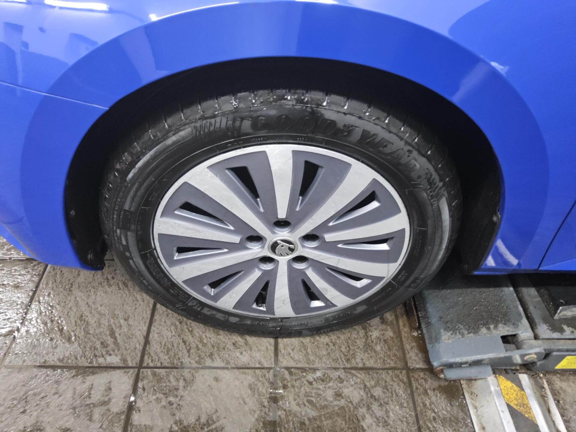 Skoda Superb Kombi 1.4 TSI iV Ambition Navi LED vc RFK 11