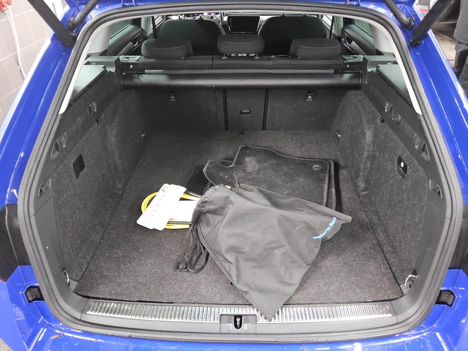 Skoda Superb Kombi 1.4 TSI iV Ambition Navi LED vc RFK 12