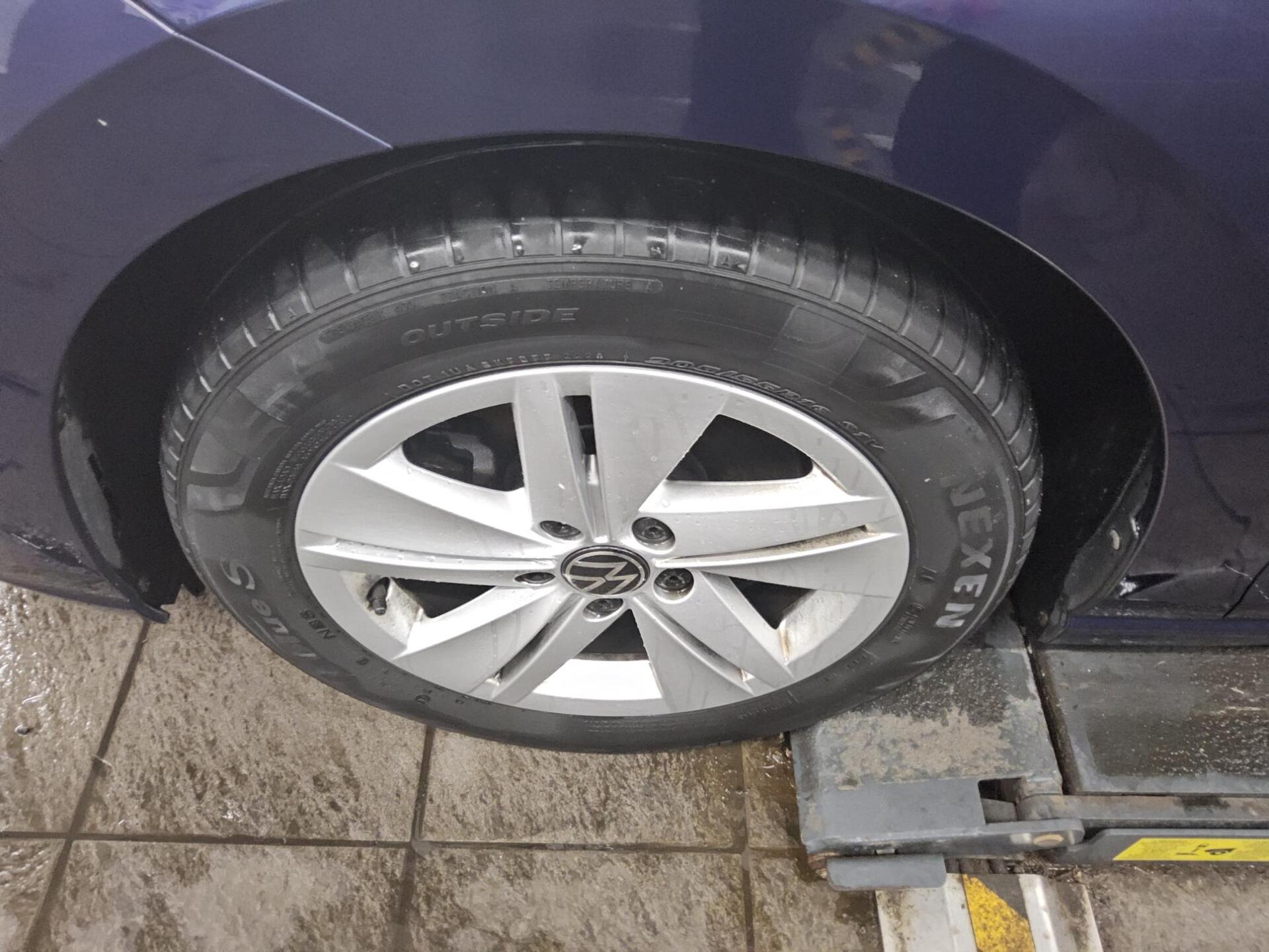 Volkswagen Golf-8 Var. 2.0 TDI Life Navi LED DC Shz 11