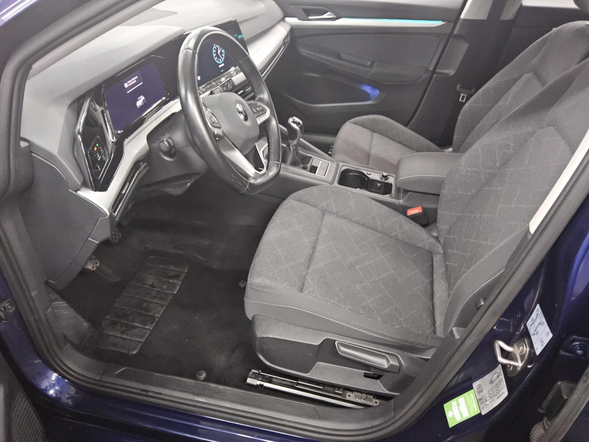 Volkswagen Golf-8 Var. 2.0 TDI Life Navi LED DC Shz 9