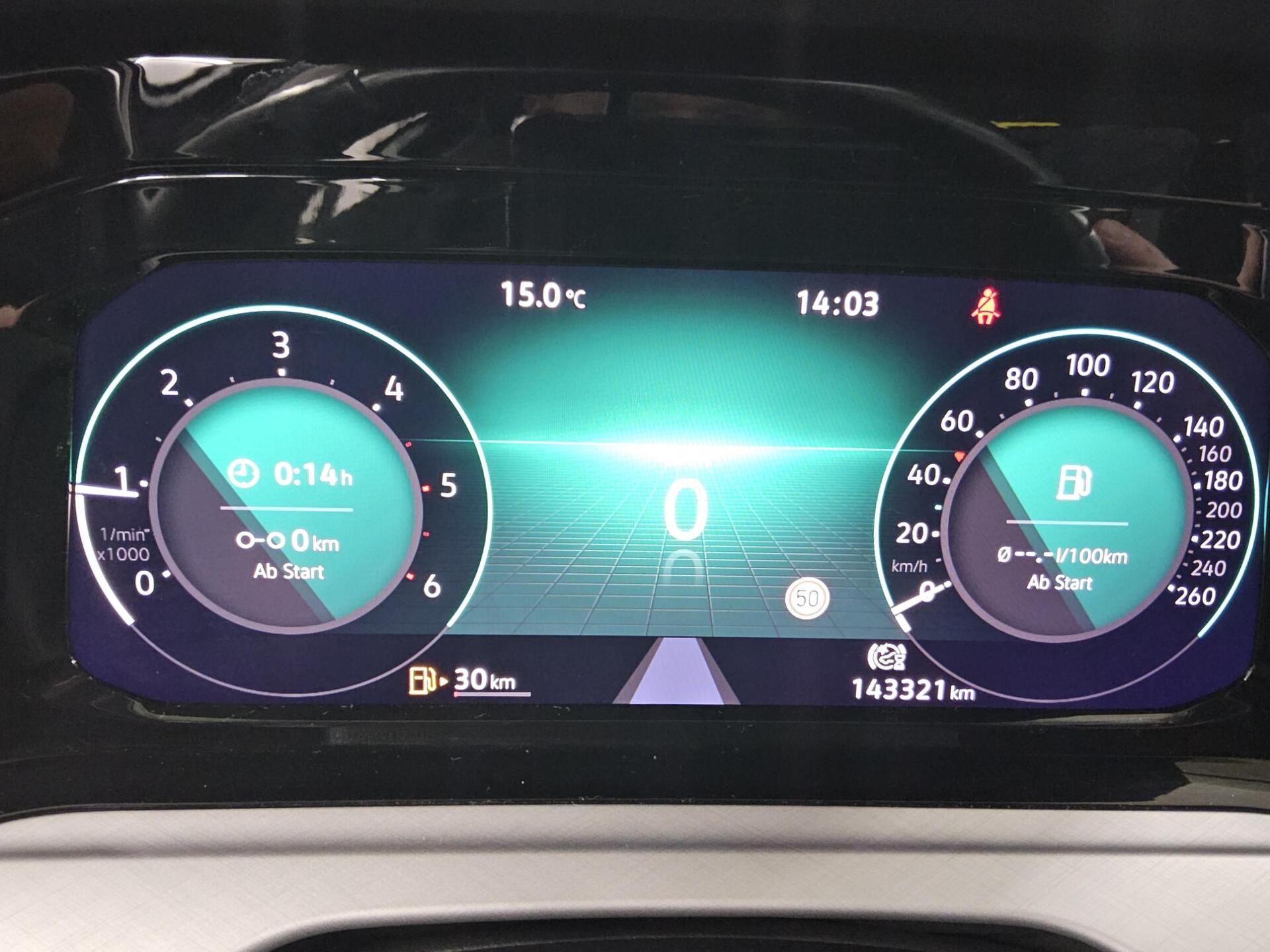 Volkswagen Golf-8 Var. 2.0 TDI Life Navi LED DC Shz 8