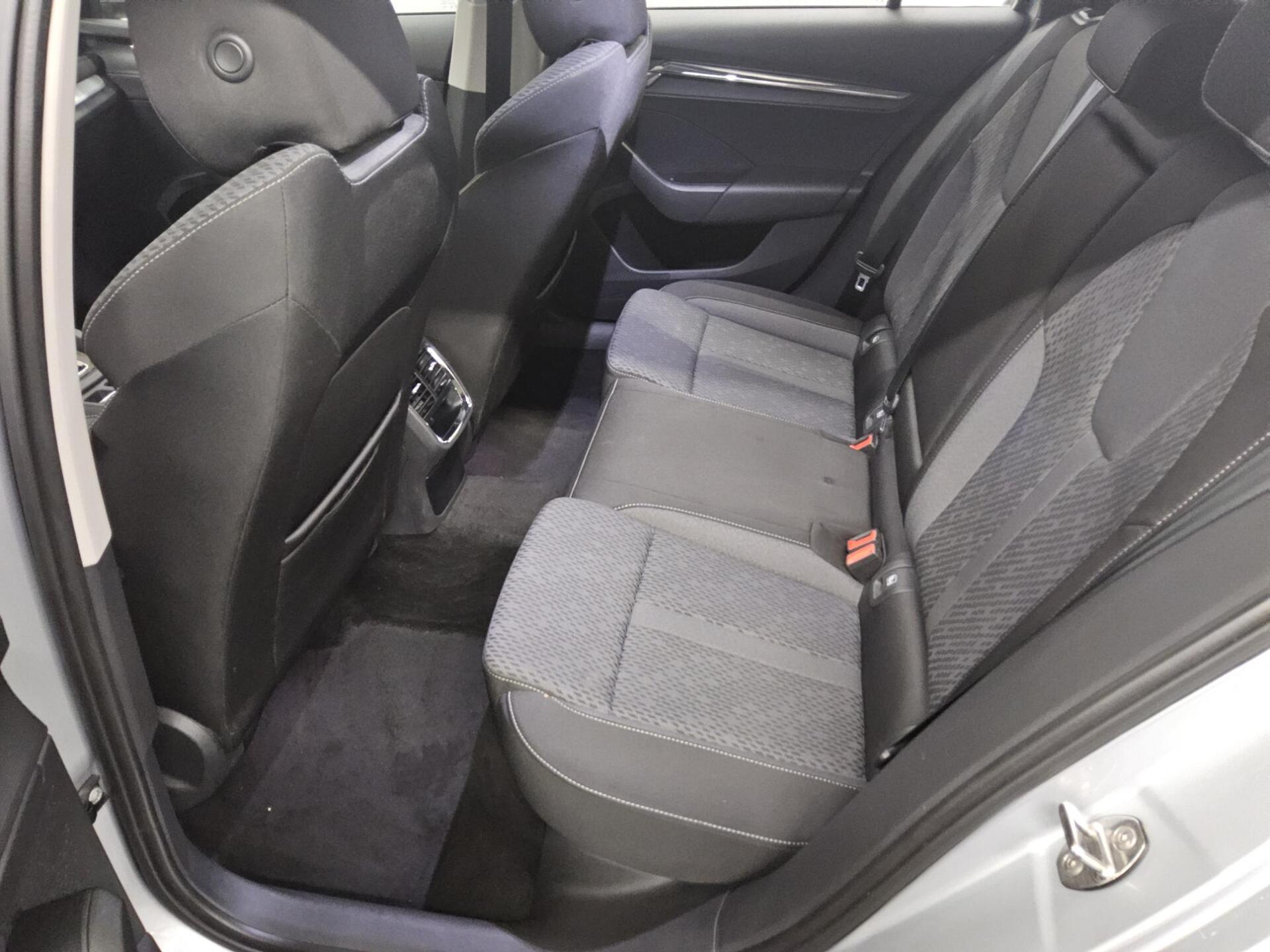 Skoda Octavia Kombi 2.0 TDI Style LED vc PDC Shz 13