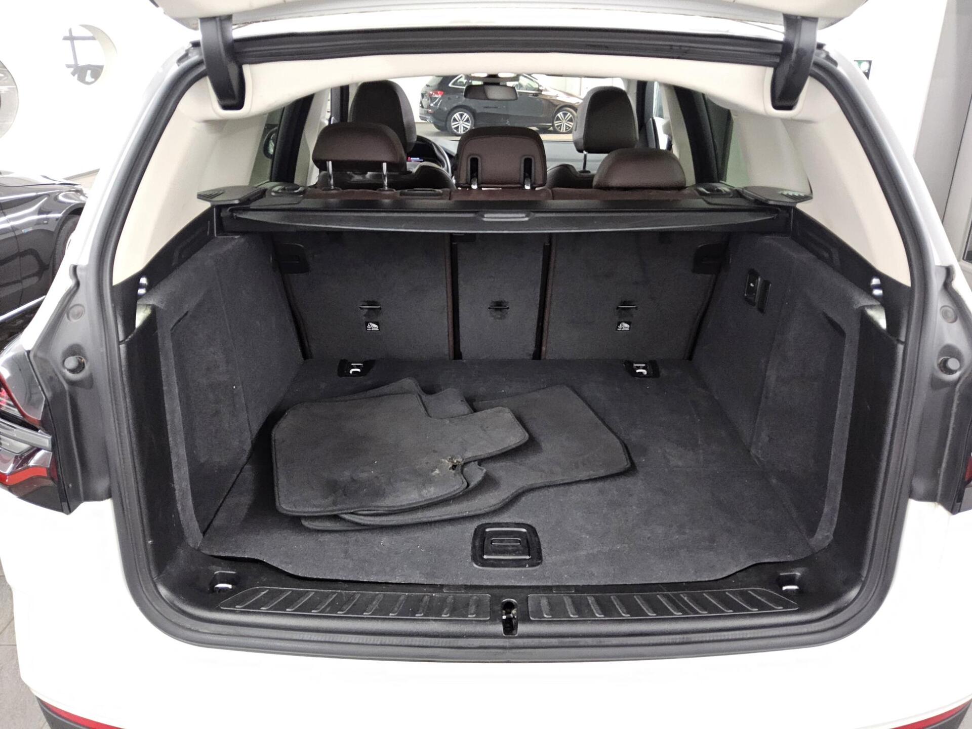 BMW X3 xDrive20d Navi LED+ Leder LC+ Pano RFK 11