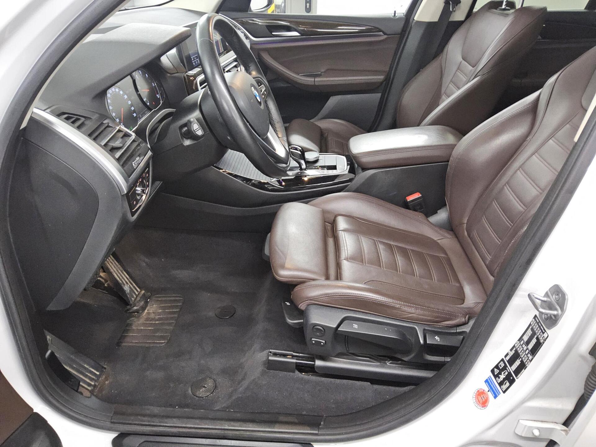 BMW X3 xDrive20d Navi LED+ Leder LC+ Pano RFK 8