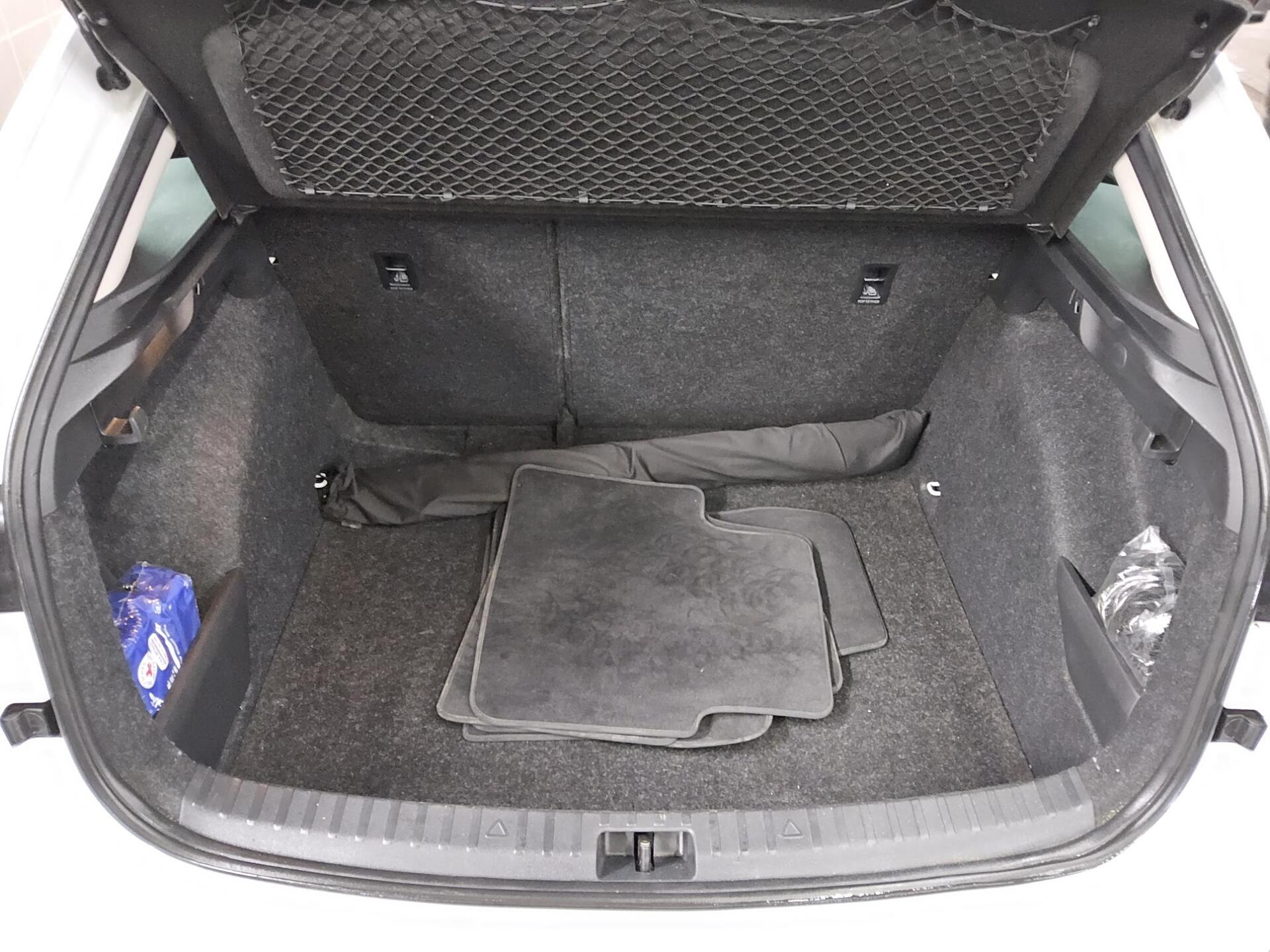 Skoda Scala 1.0 TSI Ambition Navi vc LED SHZ 12