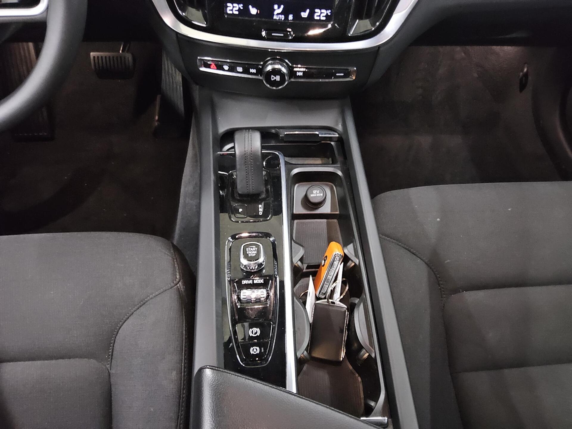 Volvo V60 Cross Country B4 D AWD Pro Navi LED AHk 6