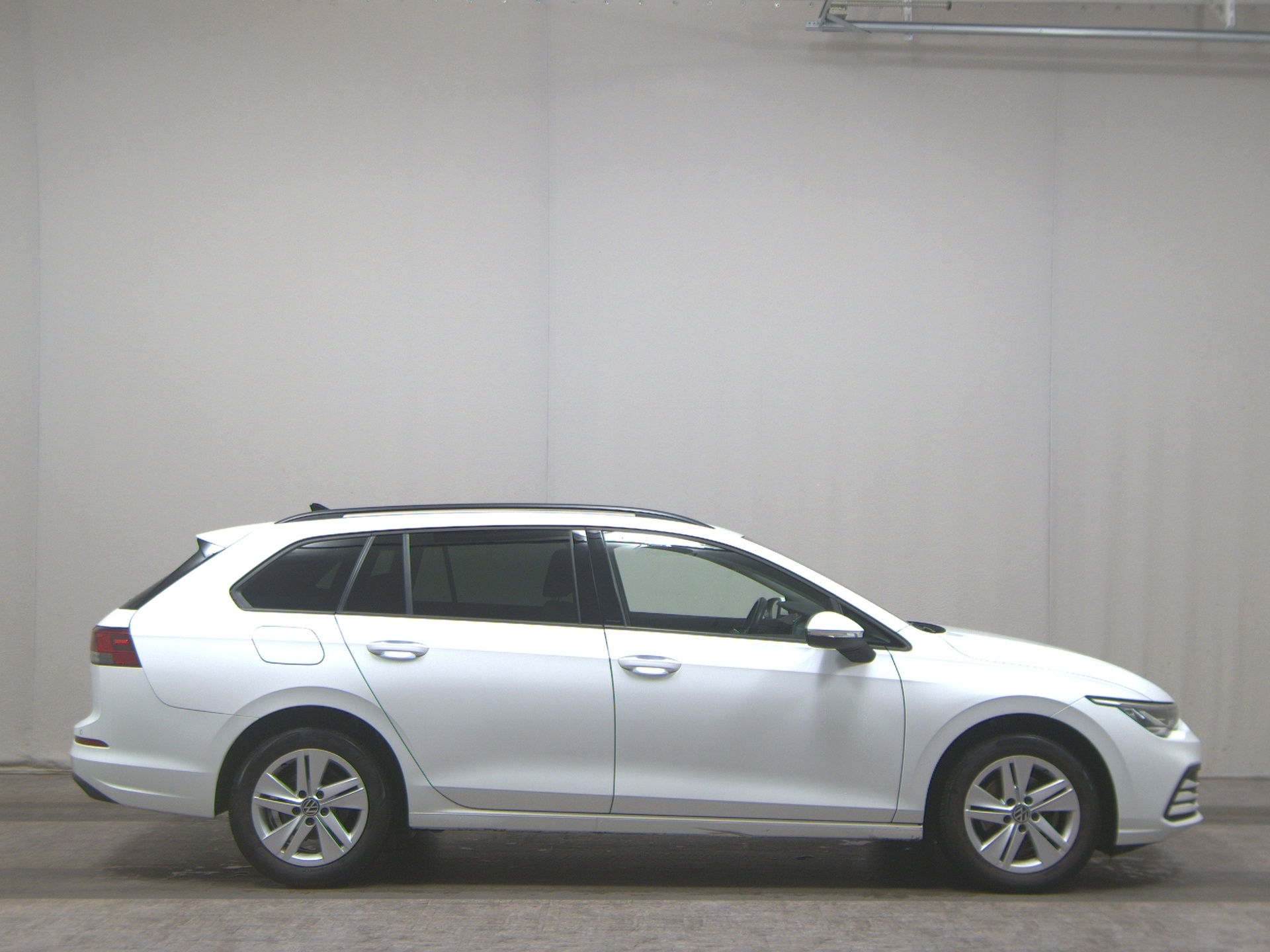 Volkswagen Golf-8 Var. 1.5 eTSI Life Navi LED DC-Pro ACC