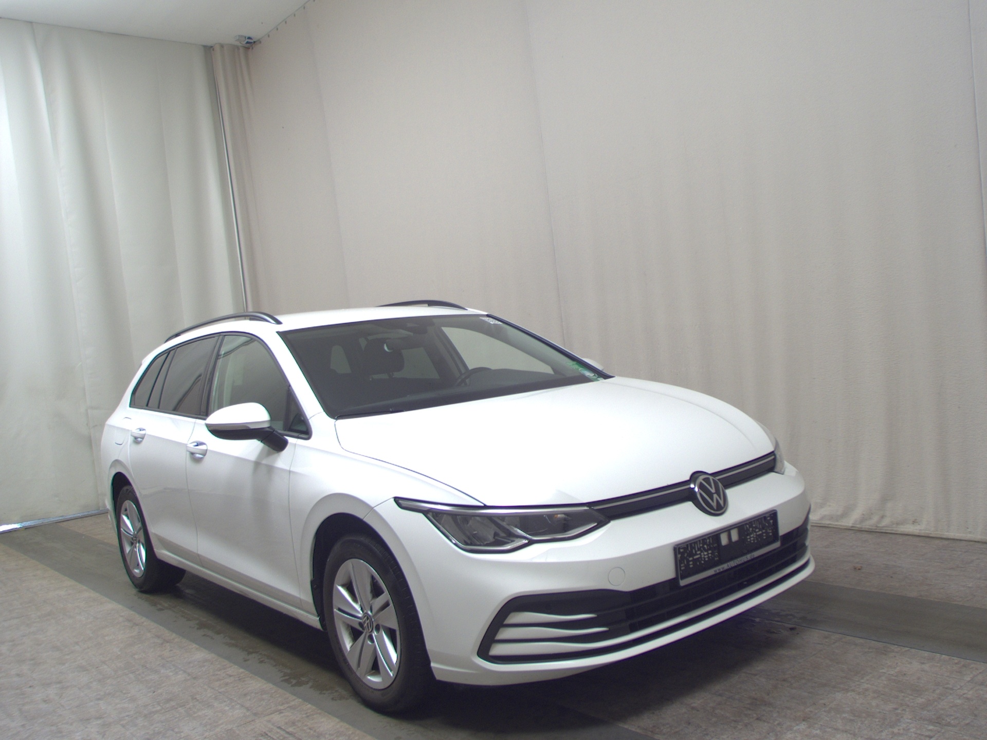Volkswagen Golf-8 Var. 1.5 eTSI Life Navi LED DC-Pro ACC 3